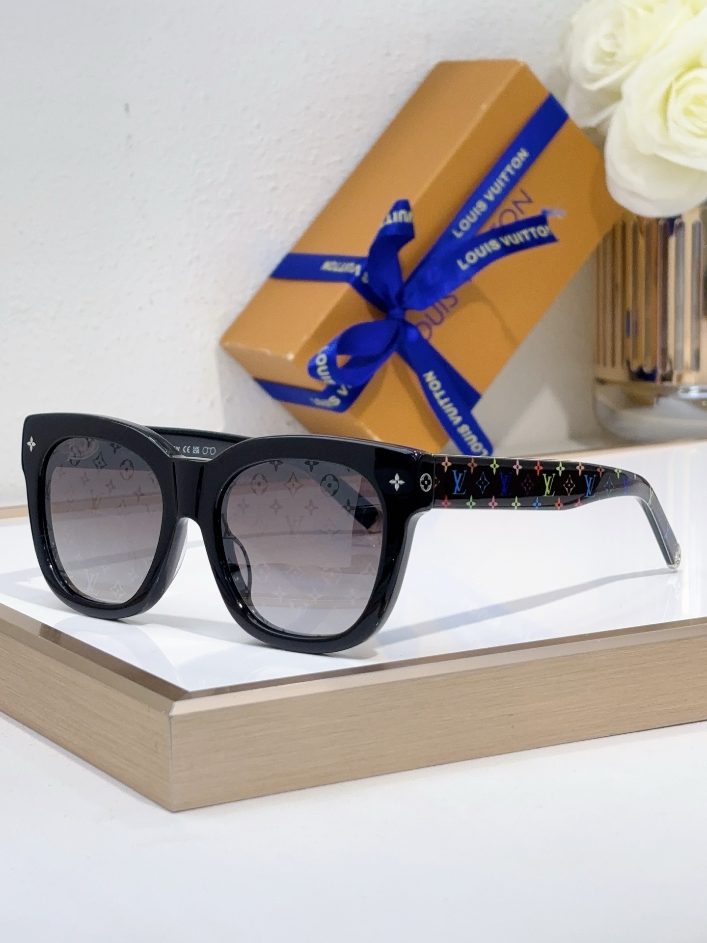 LOUIS VUITTO* Modelo: Z2725W Tamaño: 54口17-145 🉐165