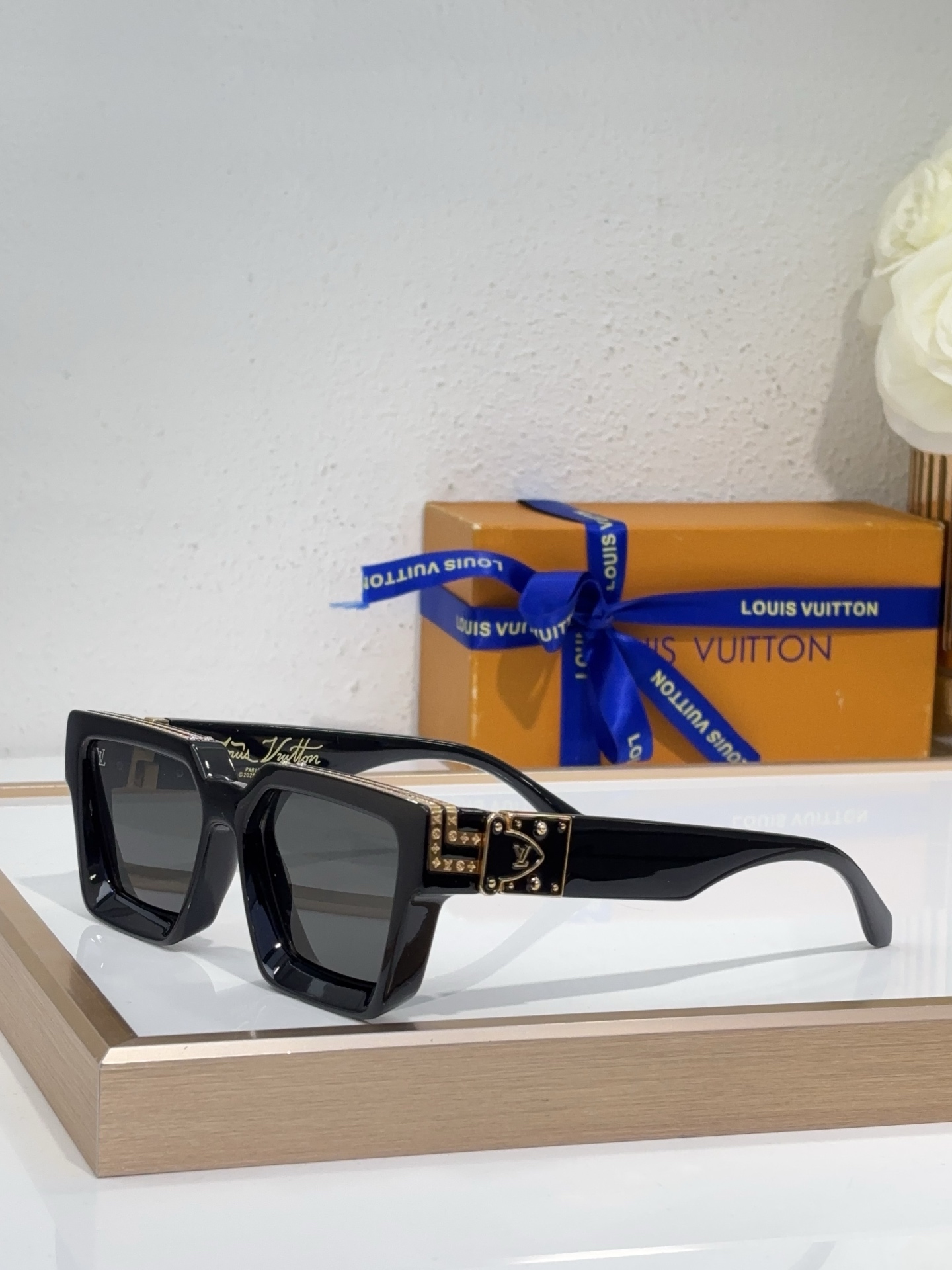 LOUIS VUITTO* Modelo: M96006WN Tamaño: 56□17-145 🉐125