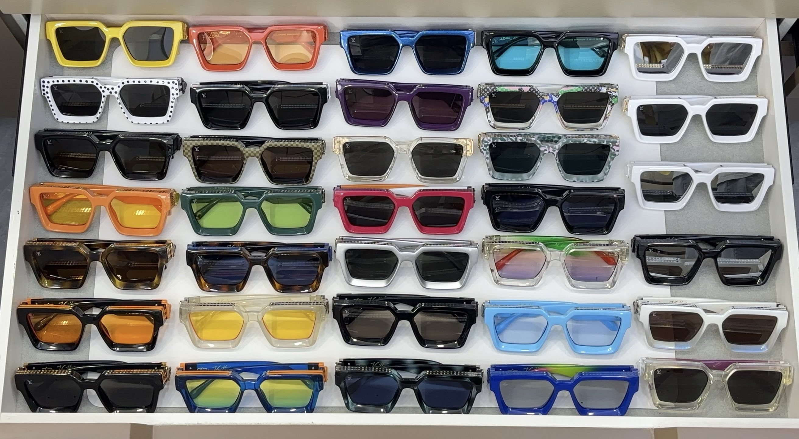 Imagen de todos los colores Modelo: M96006WN