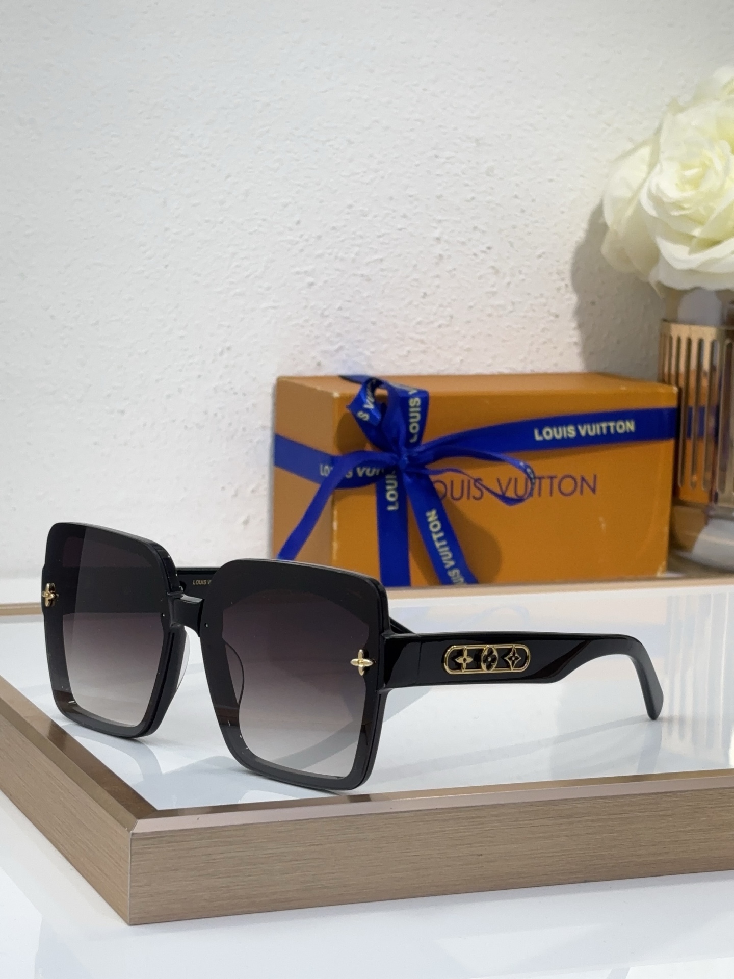 Louis Vuitton Z51998 Sunglasses - Stylish & Protective Eye Wear 4 i1745421984380 7783 0 0