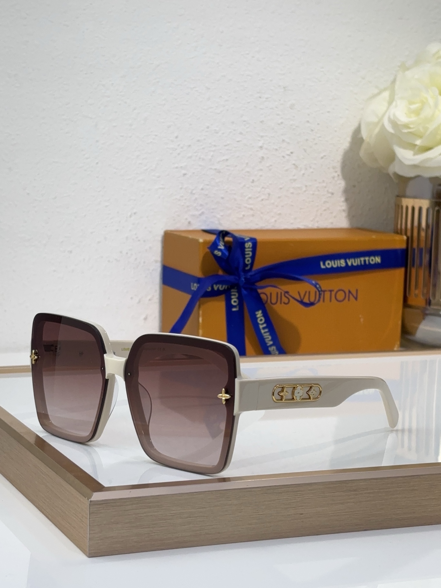Louis Vuitton Z51998 Sunglasses - Stylish & Protective Eye Wear 3 i1745421984399 7047 0 5