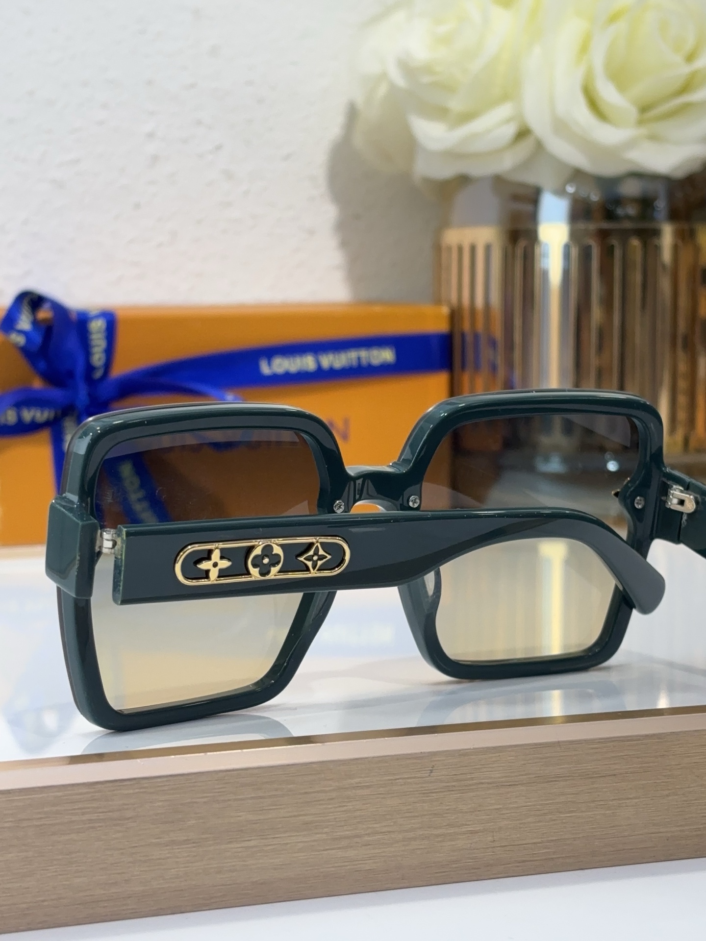 Louis Vuitton Z51998 Sunglasses - Stylish & Protective Eye Wear 10 i1745421985728 6673 0 6