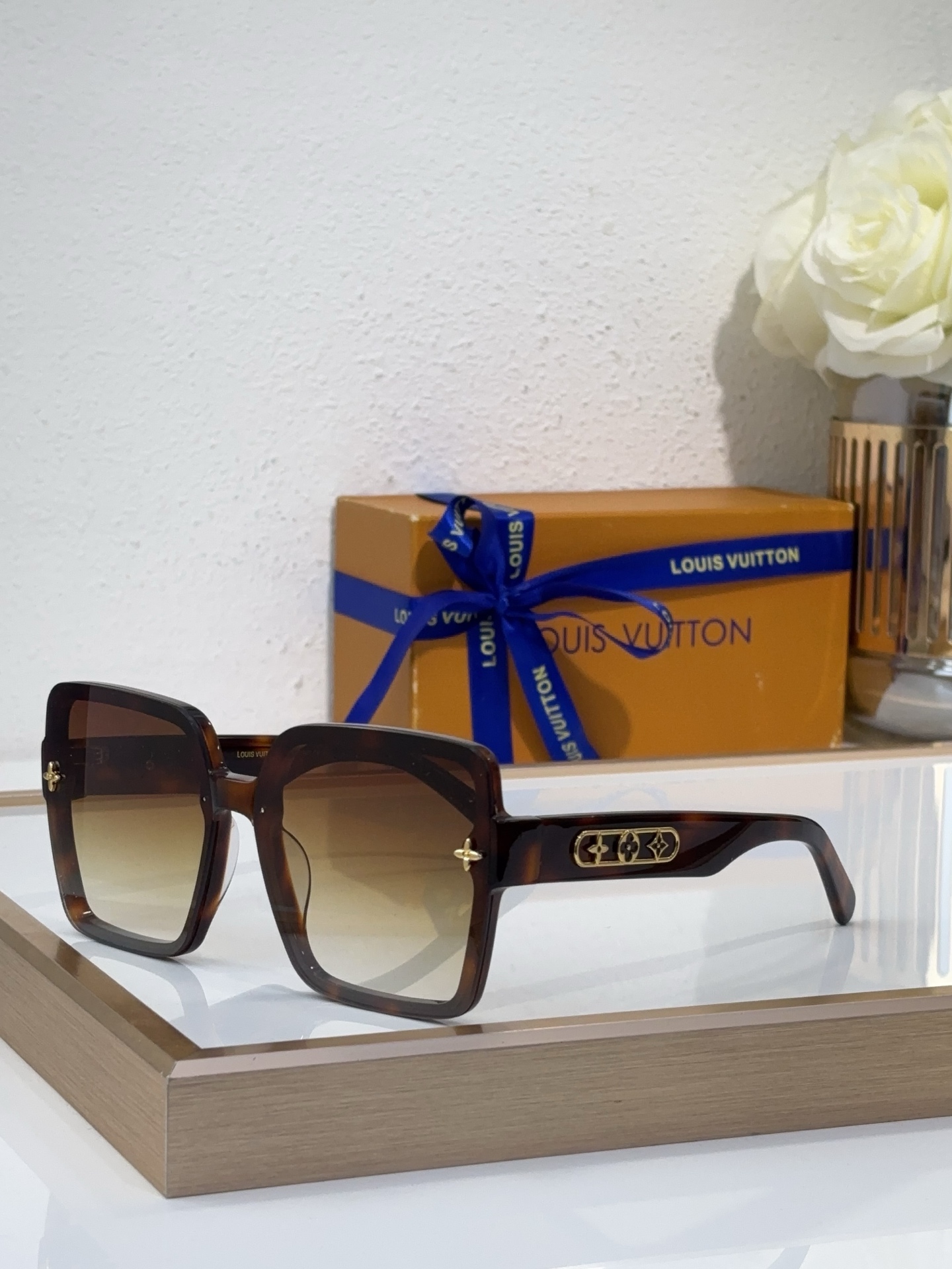 Louis Vuitton Z51998 Sunglasses - Stylish & Protective Eye Wear 7 i1745421985742 317 0 3