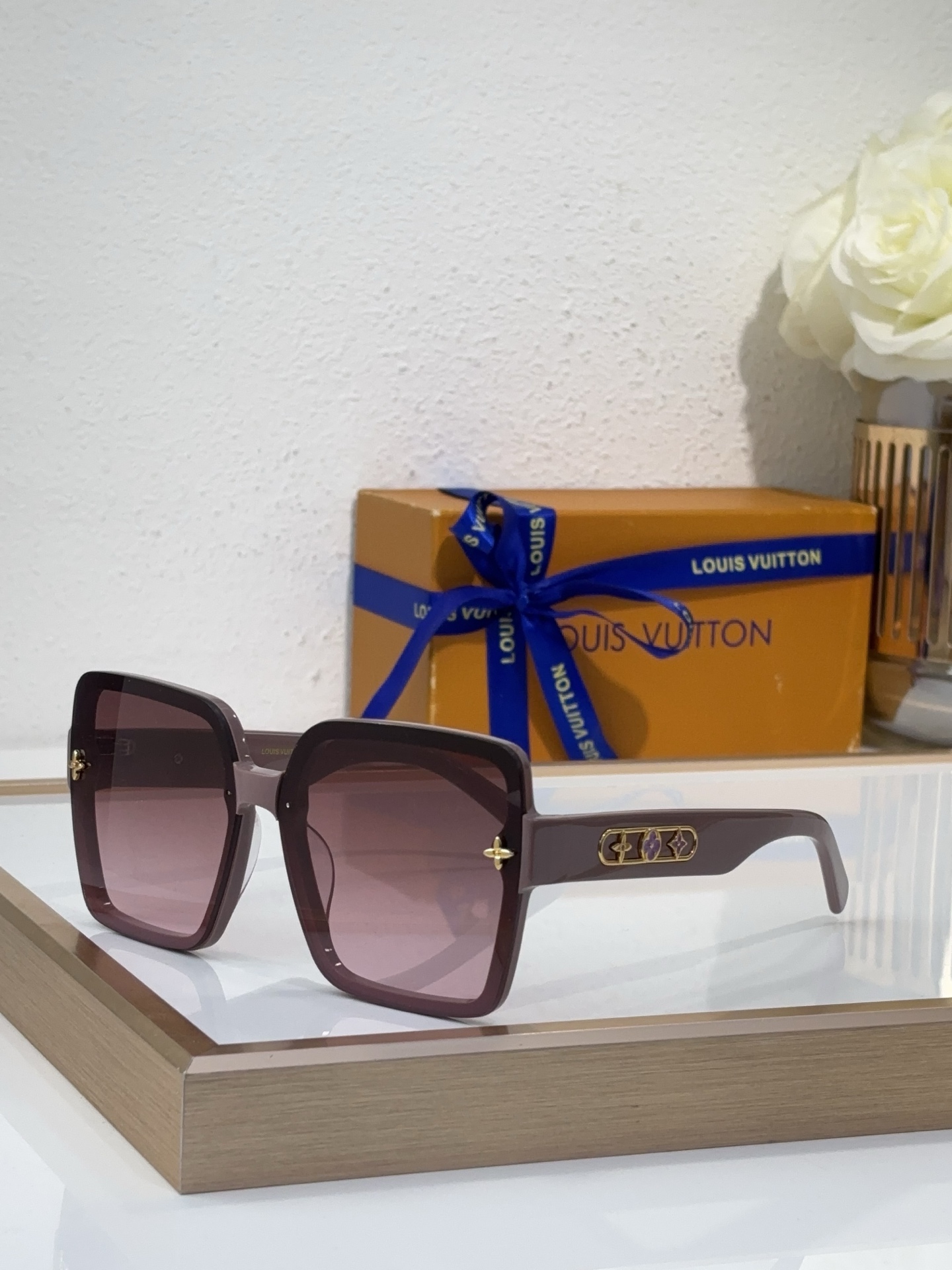 Louis Vuitton Z51998 Sunglasses - Stylish & Protective Eye Wear 5 i1745421985758 9949 0 1