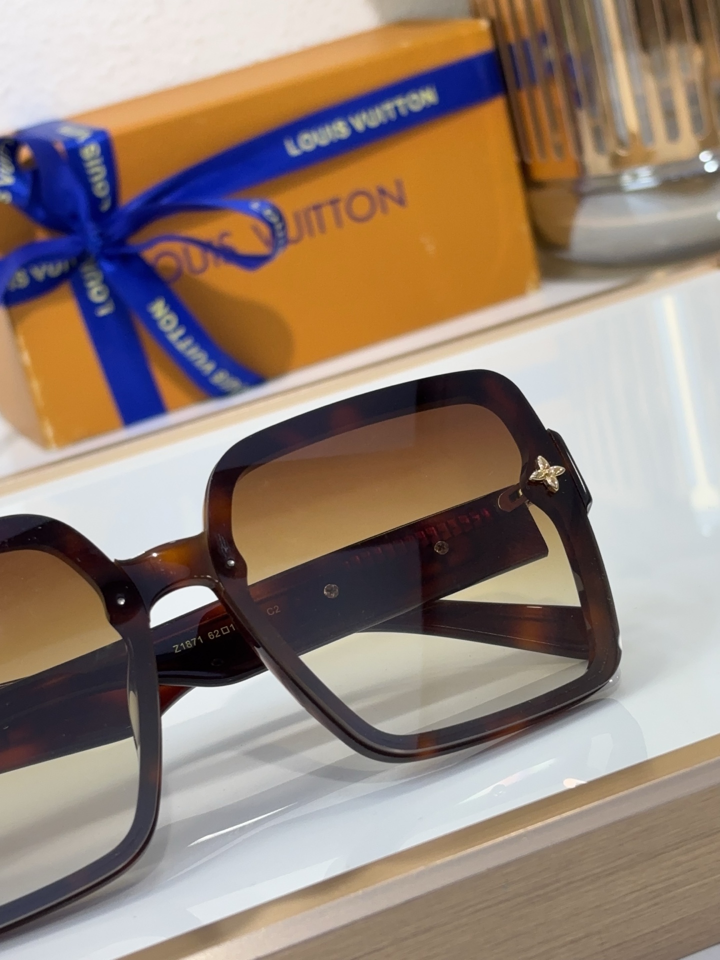Louis Vuitton Z51998 Sunglasses - Stylish & Protective Eye Wear 9 i1745421985783 5241 0 7
