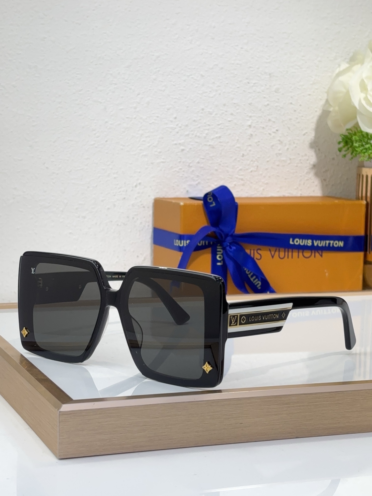 Louis VUITTO* MODELO: Z6028E TALLA: 67口14-145 🉐150