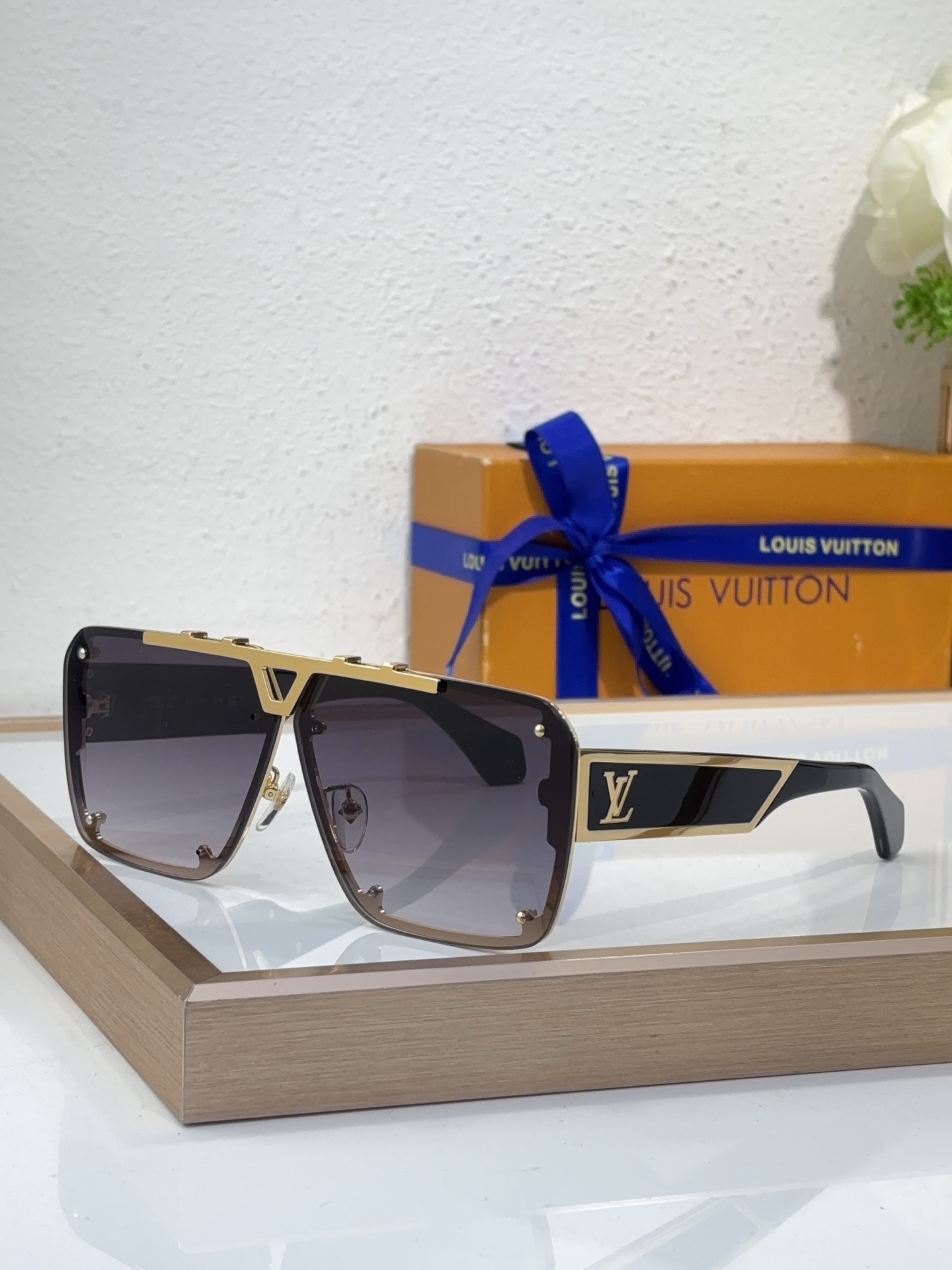 LOUIS VUITTO* Modelo: Z2615U Talla: 70口12 145 🉐165