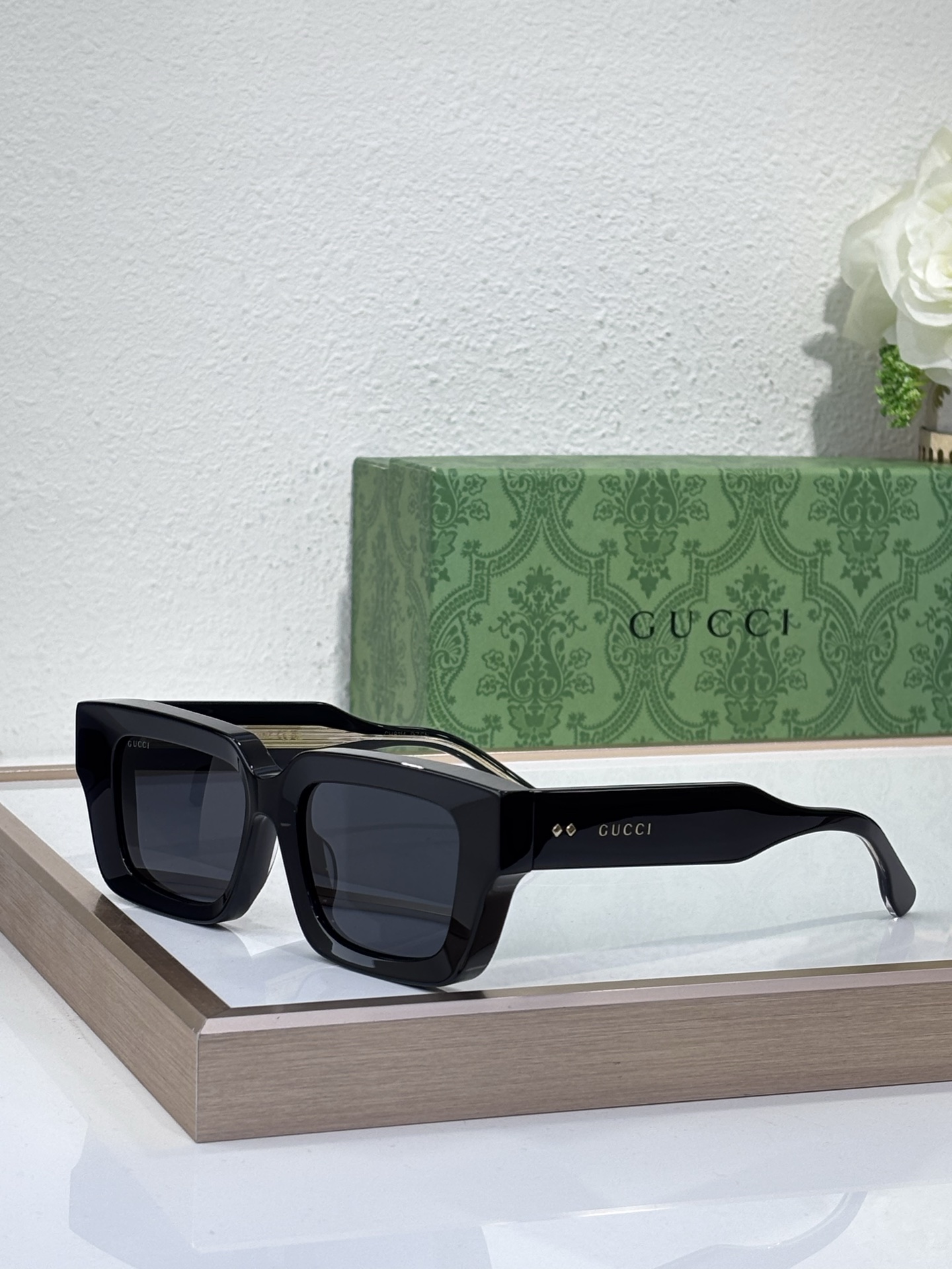 Gucc* Modelo: GG1529S Talla: 54□18-145 M