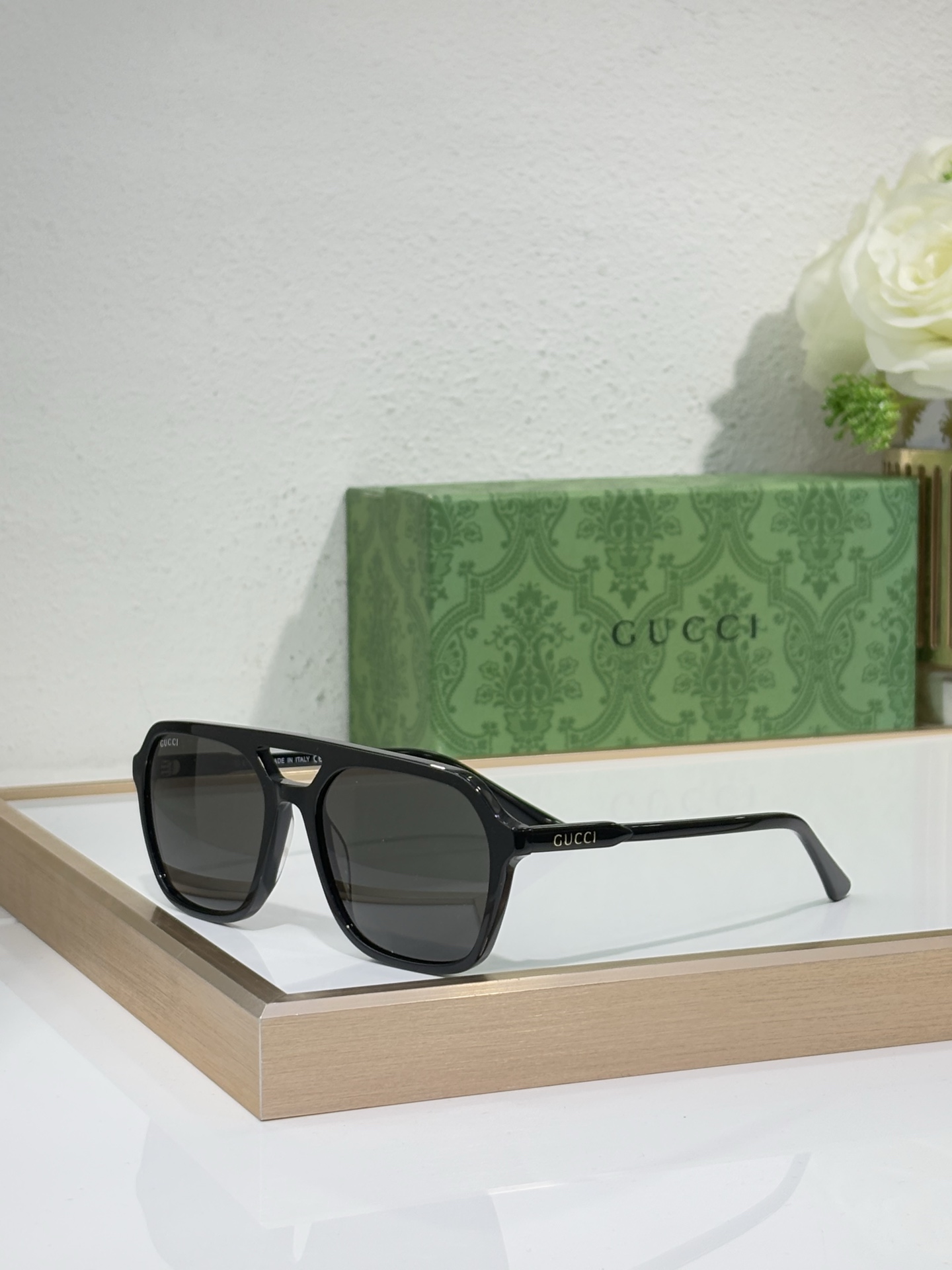 GUCC* MODELO: GG1823SA TALLA: 57口18-145 🉐125