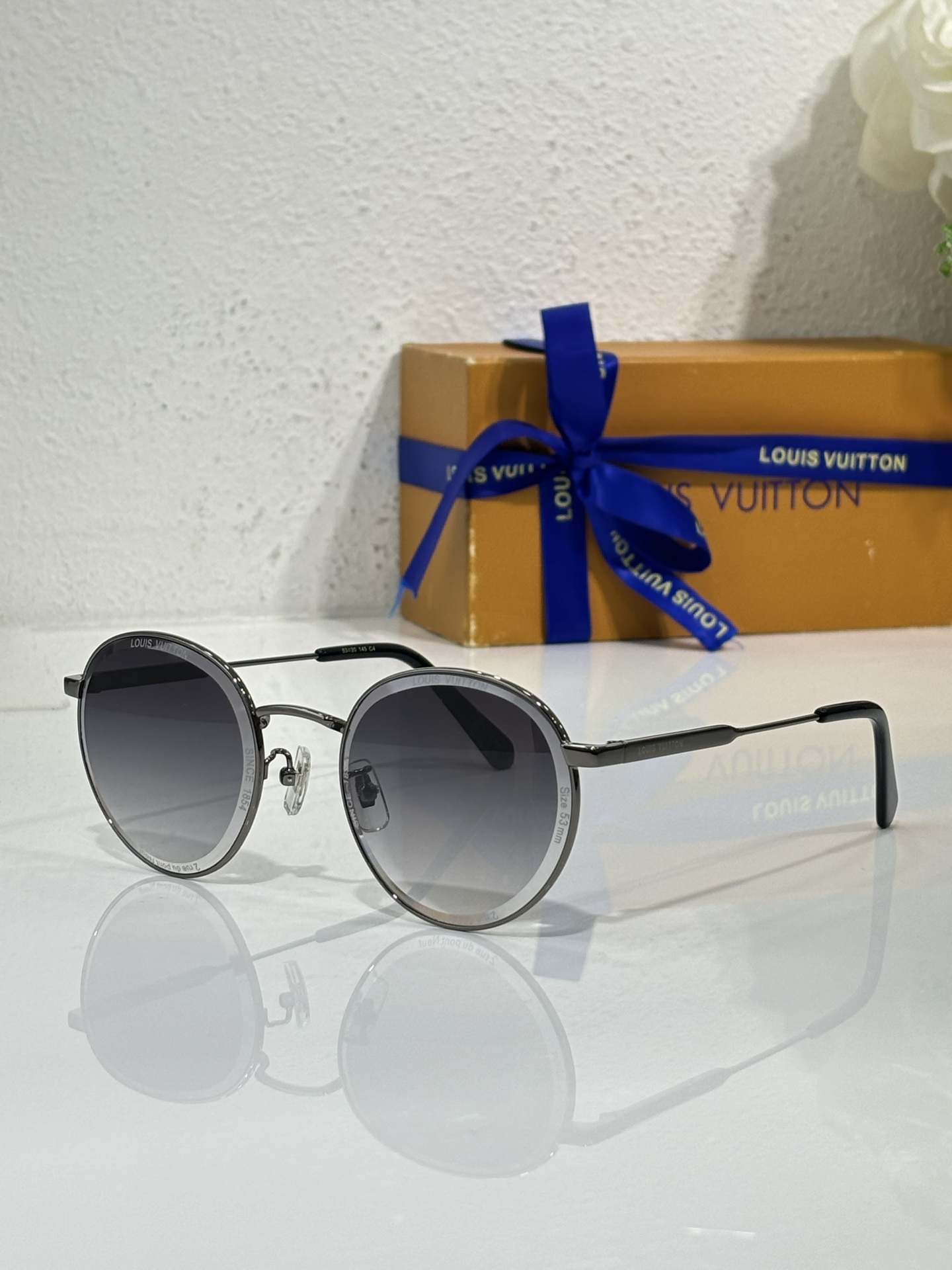 LOUIS VUITTO* Modelo: Z2626U Tamaño: 53口20-145 🉐150