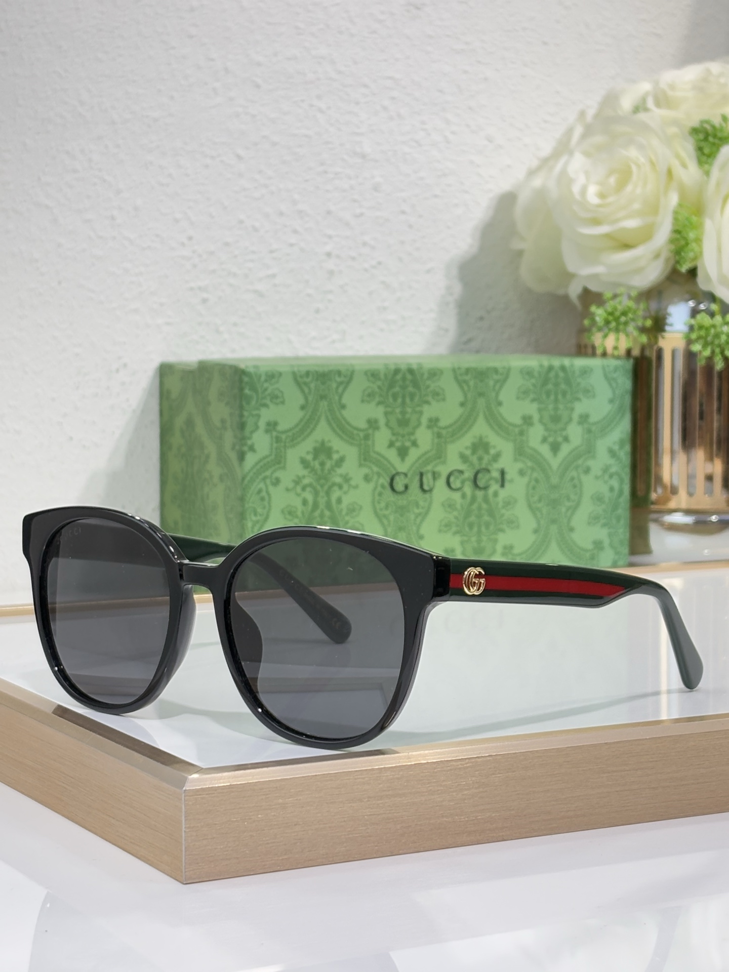 Gucc* Modelo: GG0855SK TALLA: 57-20-145 🉐120
