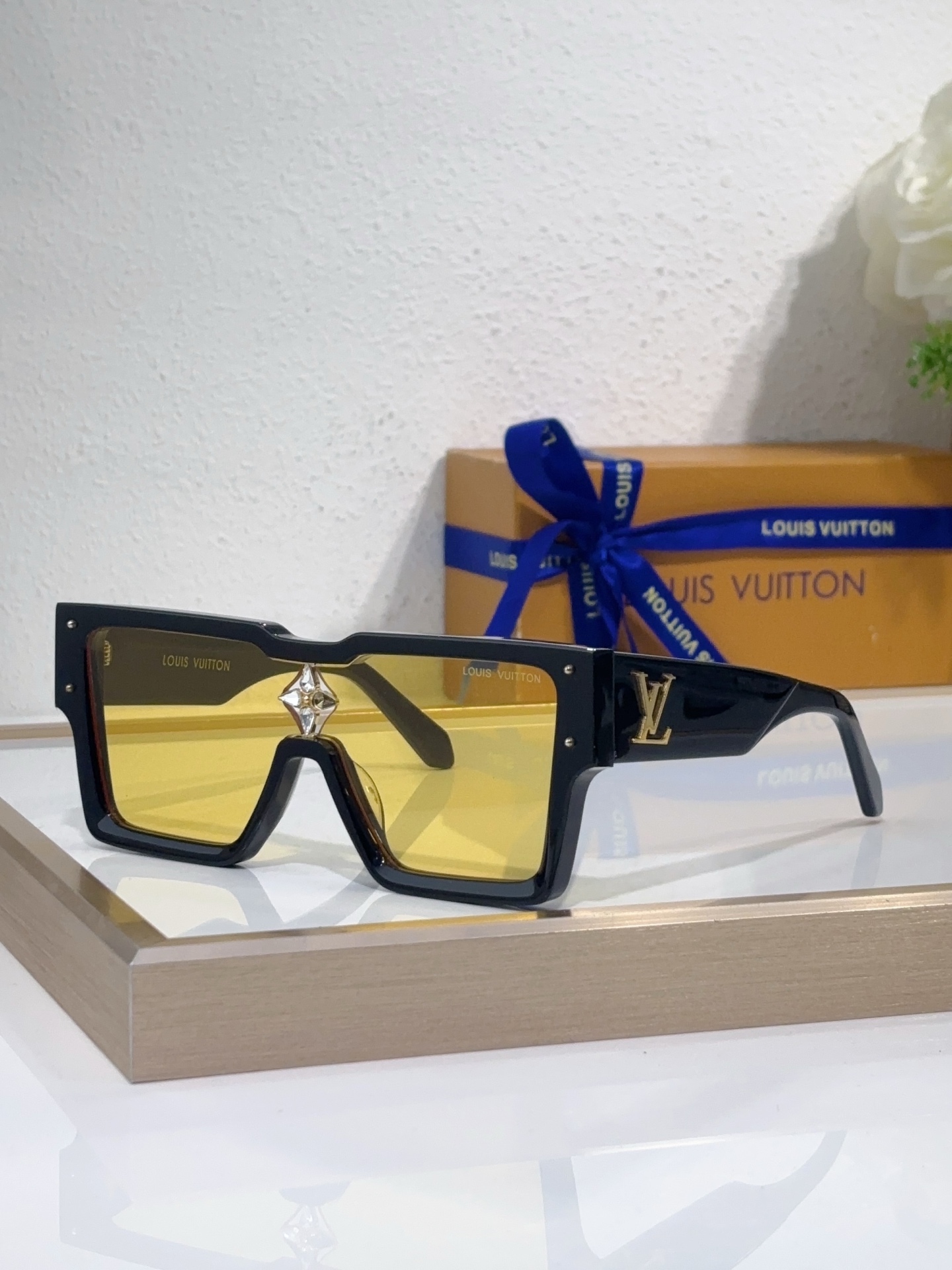 LOUIS VUITTO* Modelo: Z1578E Tamaño: 99口1-145 🉐115