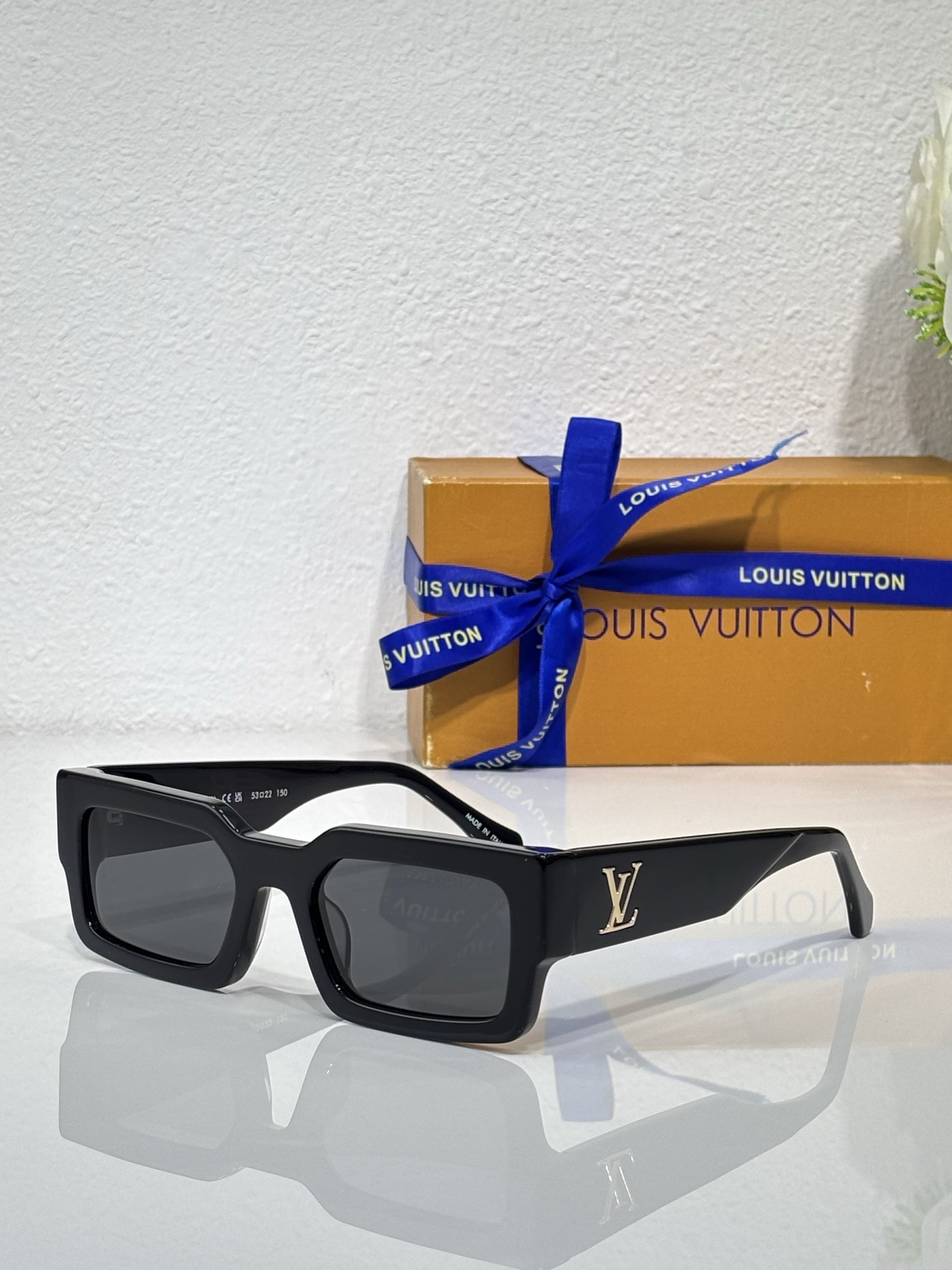 LOUIS VUITTO* MODELO: Z1910E TALLA: 53口22-150 🉐150