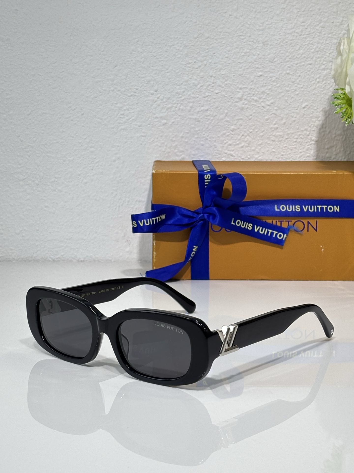 LOUIS VUITTO* MODELO: Z3013U TALLA: 54口19-140 🉐155