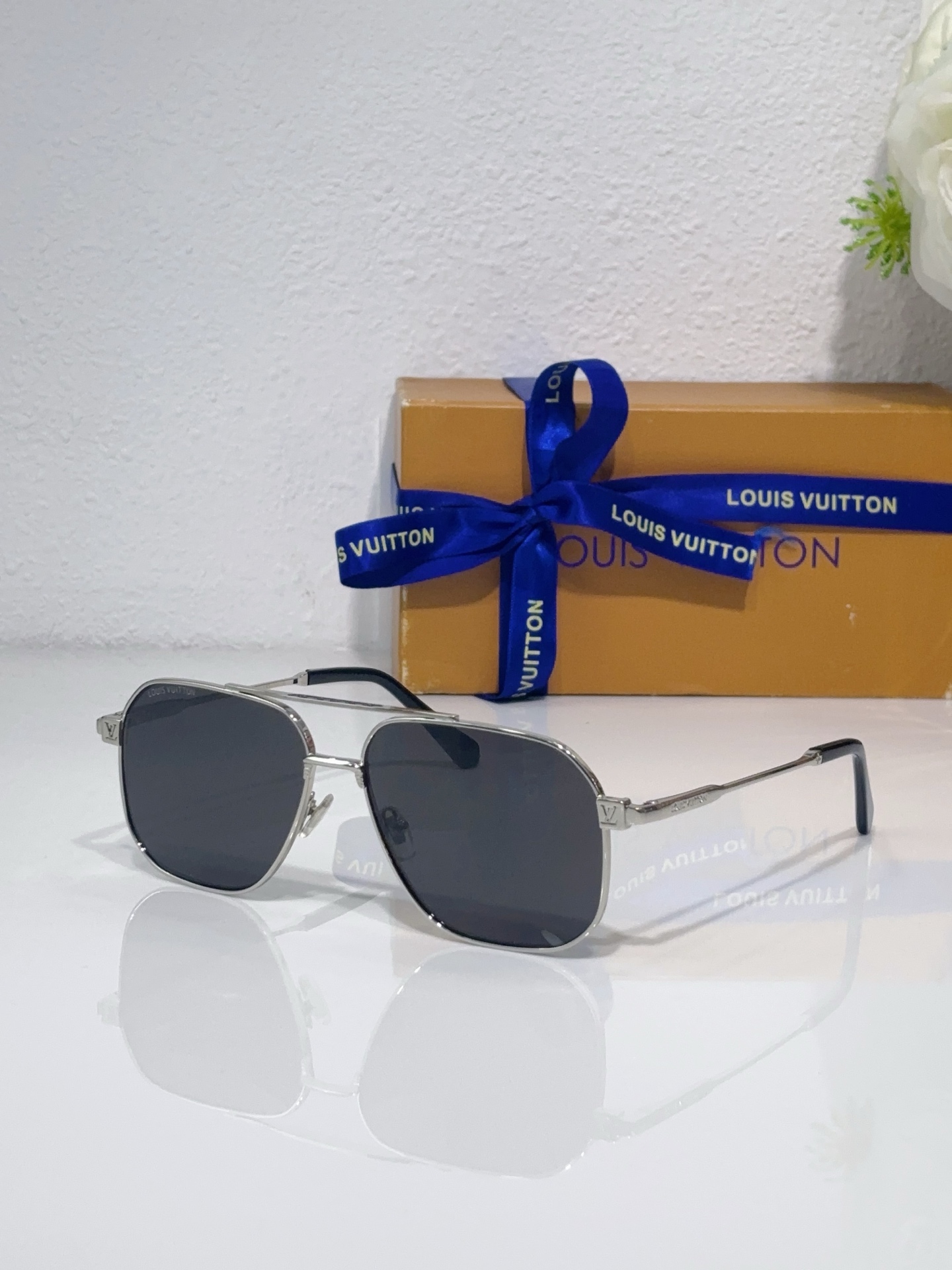 LOUIS VUITTO* MODELO: Z2726U TAMAÑO: 59口17-145 🉐115