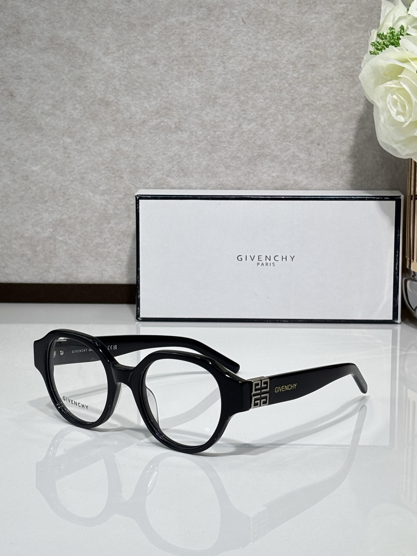GIVENCH* FRAME MODEL: GV50083L SIZE: 52口20-145 🉐105