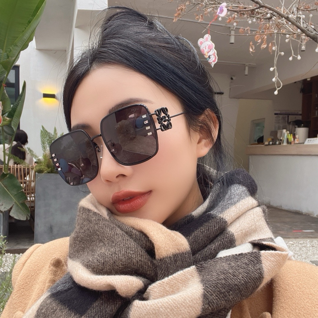 LOEWE MODEL：LW40669 TALLA：59口17-135