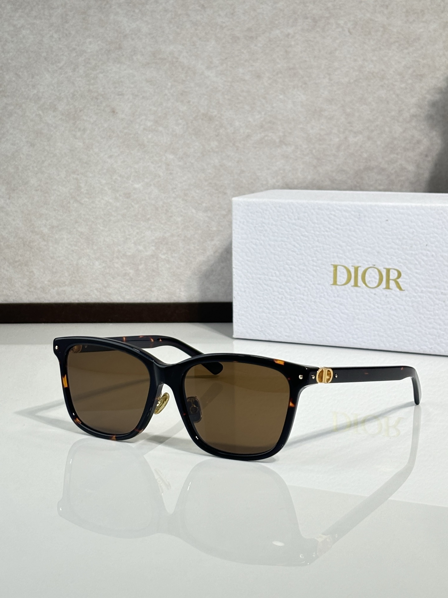 DIO* MODELO: 30Montaigne Mini R2F TAMAÑO: 57口16-140 🉐140