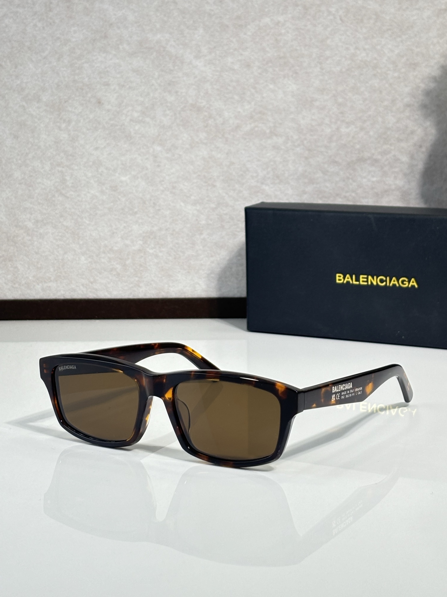 BALENCIAG* MODELO: BB0424S TALLA: 54口18-145🉐110