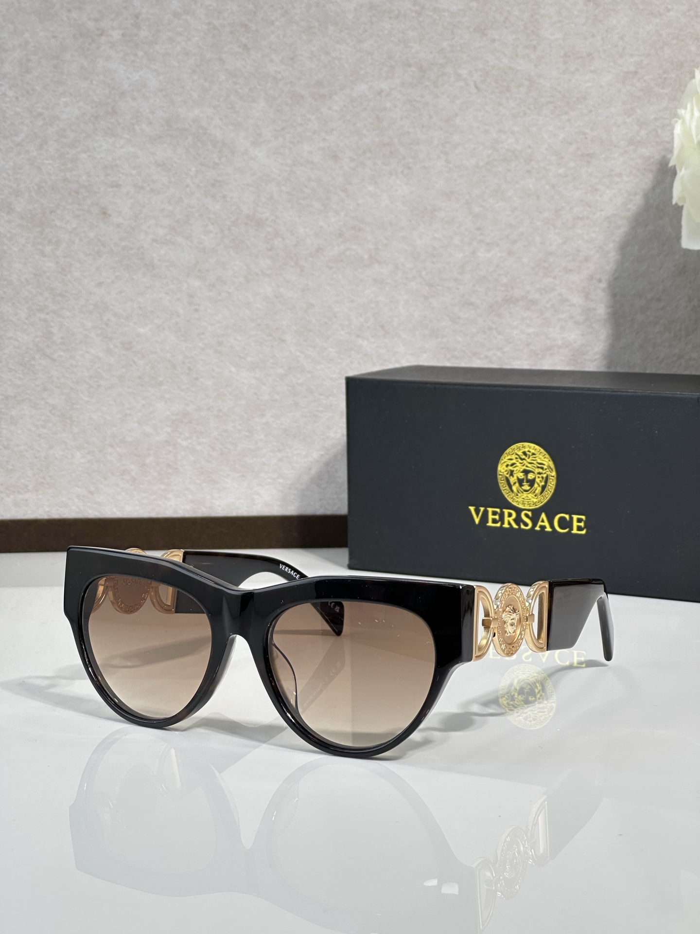 VERSAC* MODELO: MOD.4440-U TALLA: 56口19-145🉐155