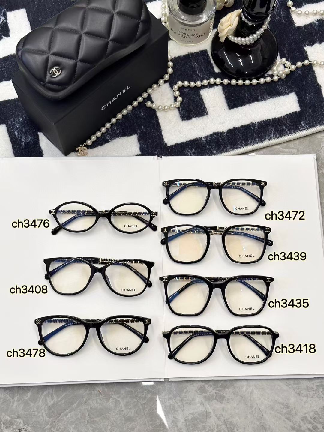 𝑪𝑯𝑨𝑵𝑬* Colección de gafas de cadena de cuero para cara lavada: montura negra con cadena metálica, súper elegante✨.…
