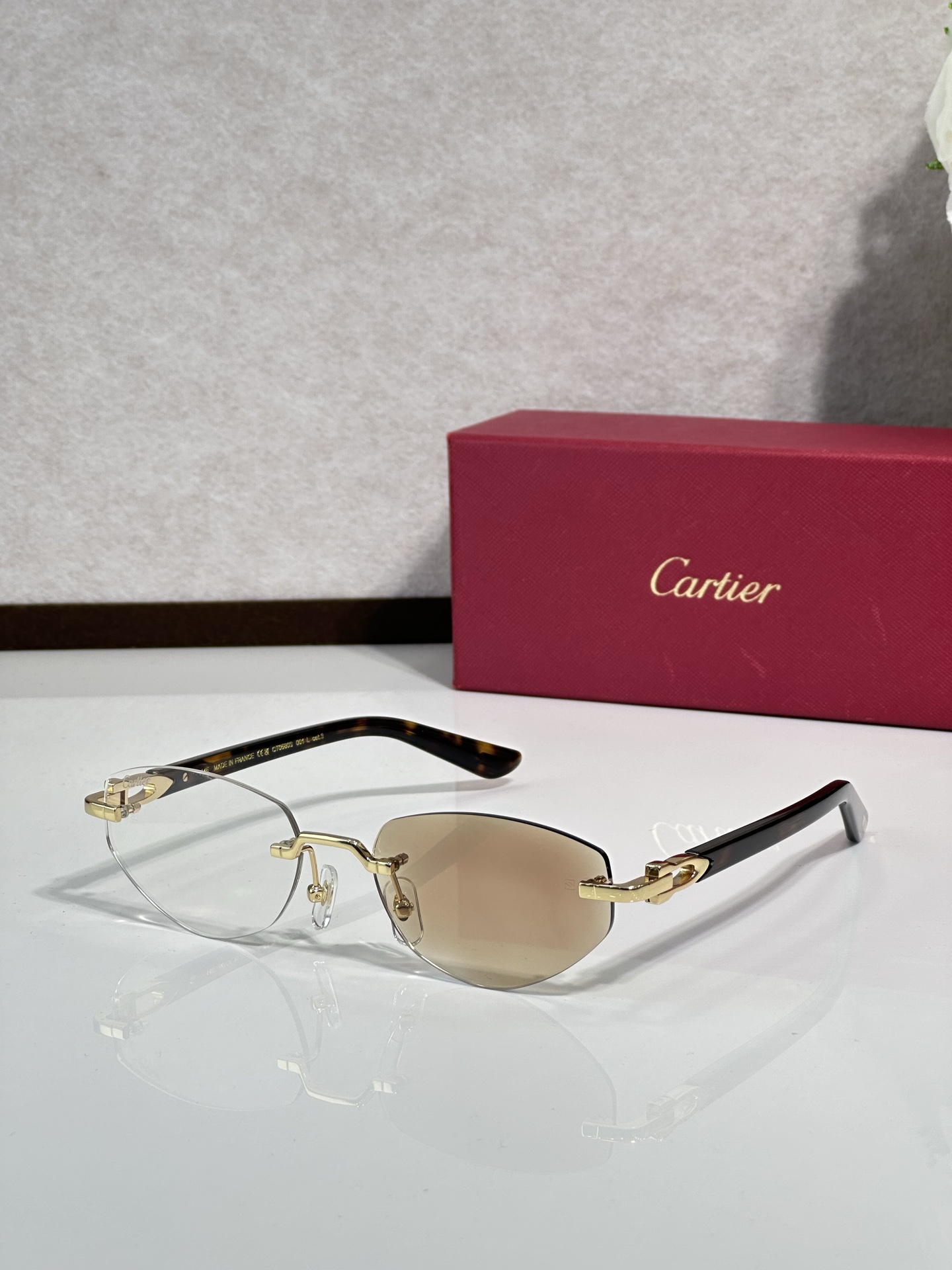 Cartie* MOD: CT0580S talla: 56-18 145 🉐155 color cambiante +30