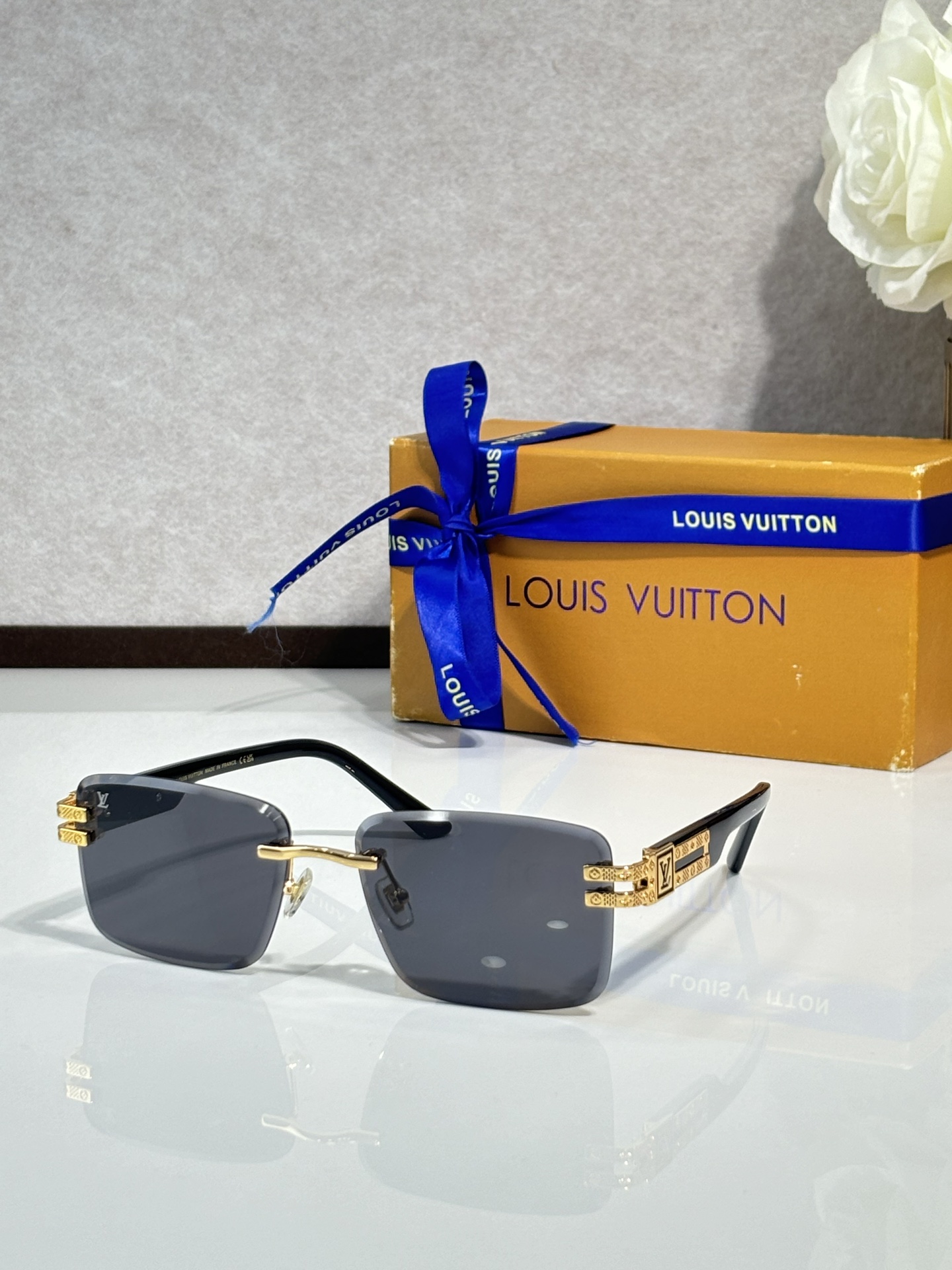 LOUIS VUITTO* MODELO: Z21944E TALLA: 60口17-145 🉐155