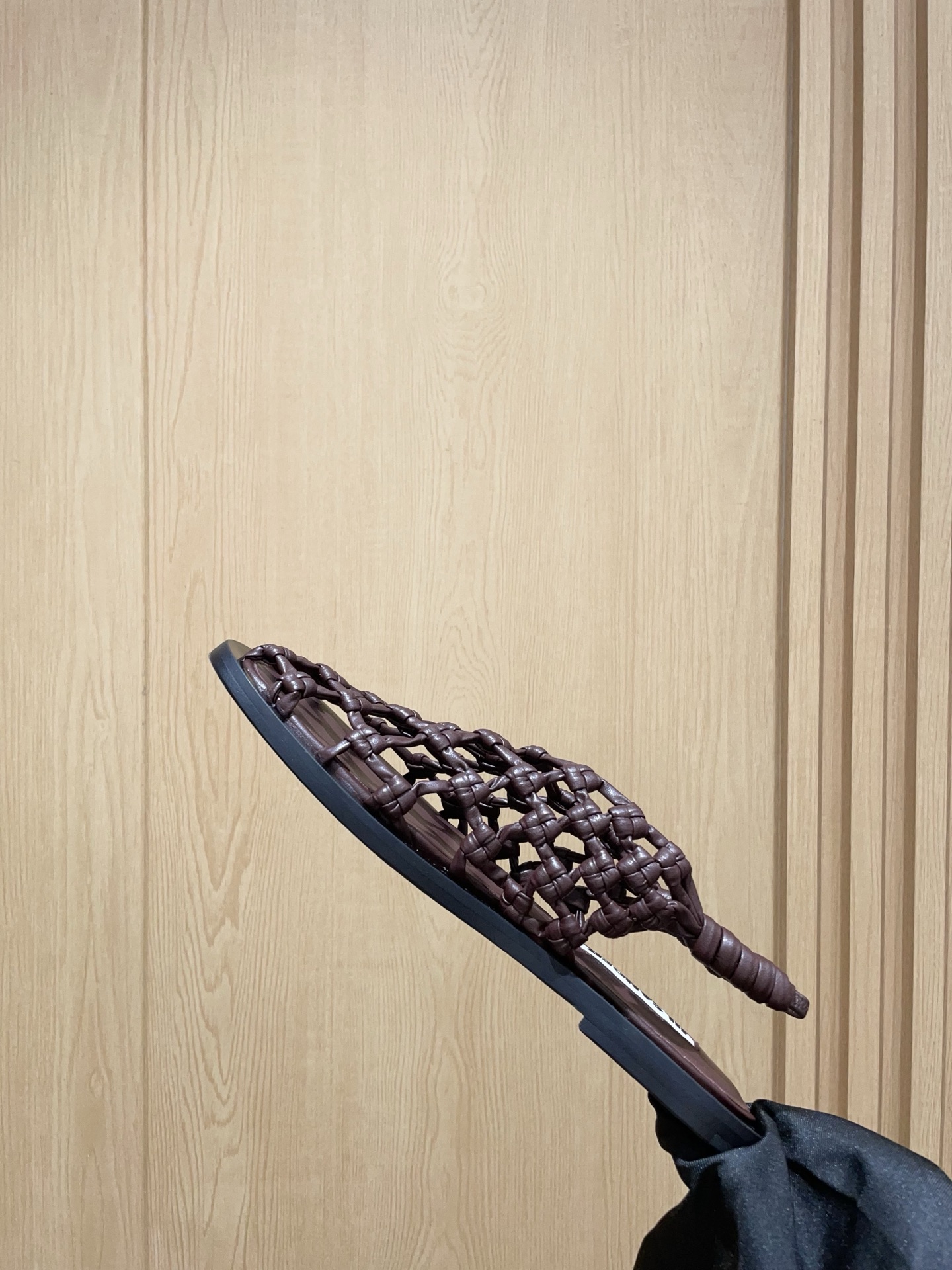 “JIL SANDRO Synchronized Update: New Crotch Sandals with Supersoft Knitted Sheep Fabric” - 图片 7