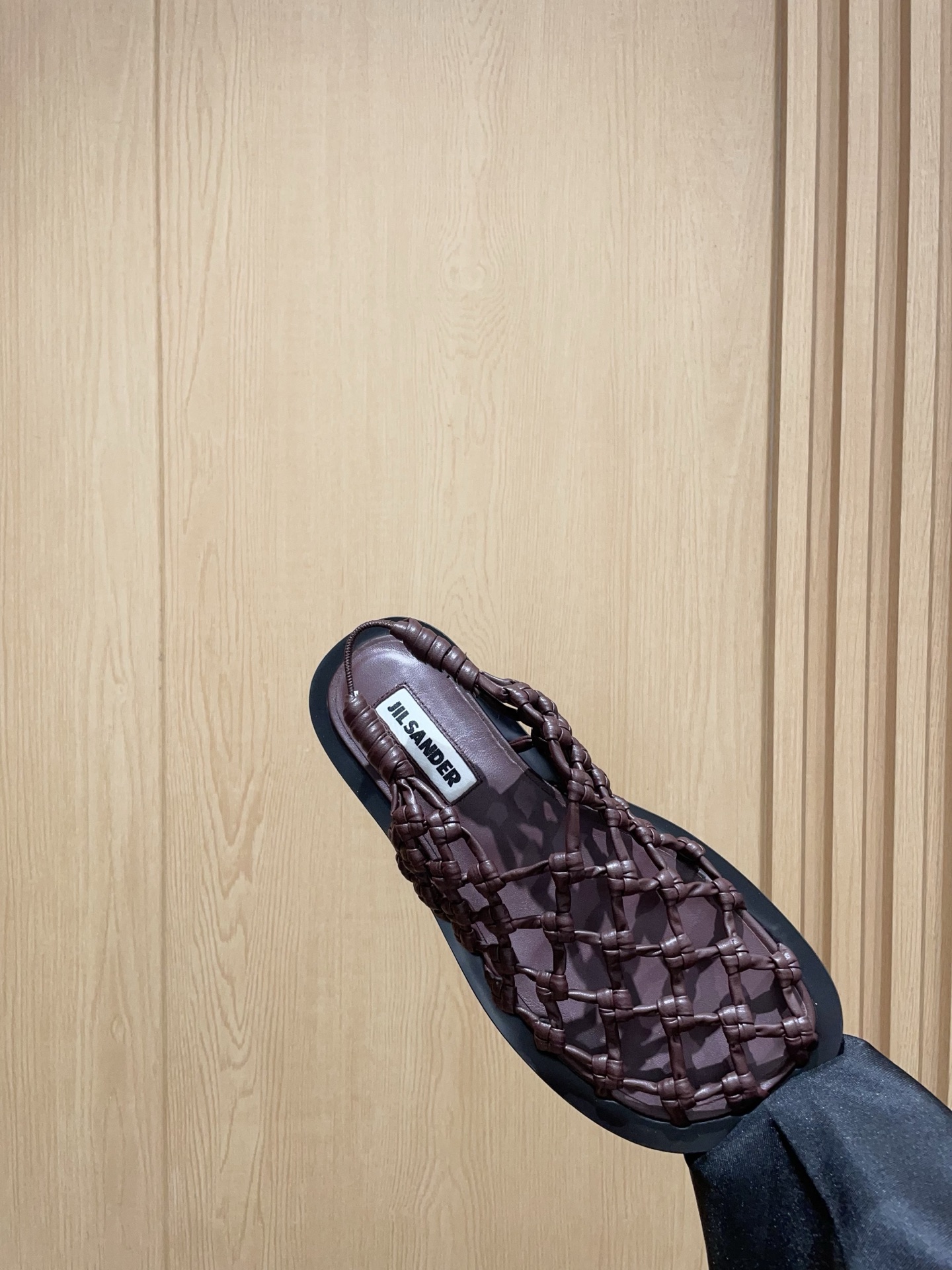 “JIL SANDRO Synchronized Update: New Crotch Sandals with Supersoft Knitted Sheep Fabric” - 图片 8