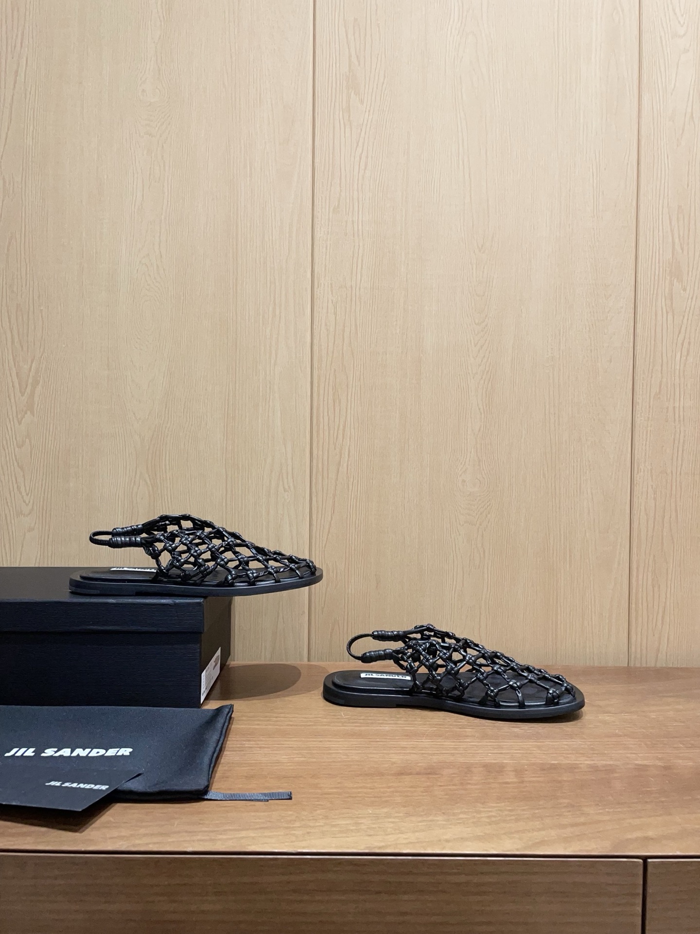 Synchronized Update: JIL SANDRO Crotch Sandals with Supersoft Sheep Knit Fabric - 图片 2