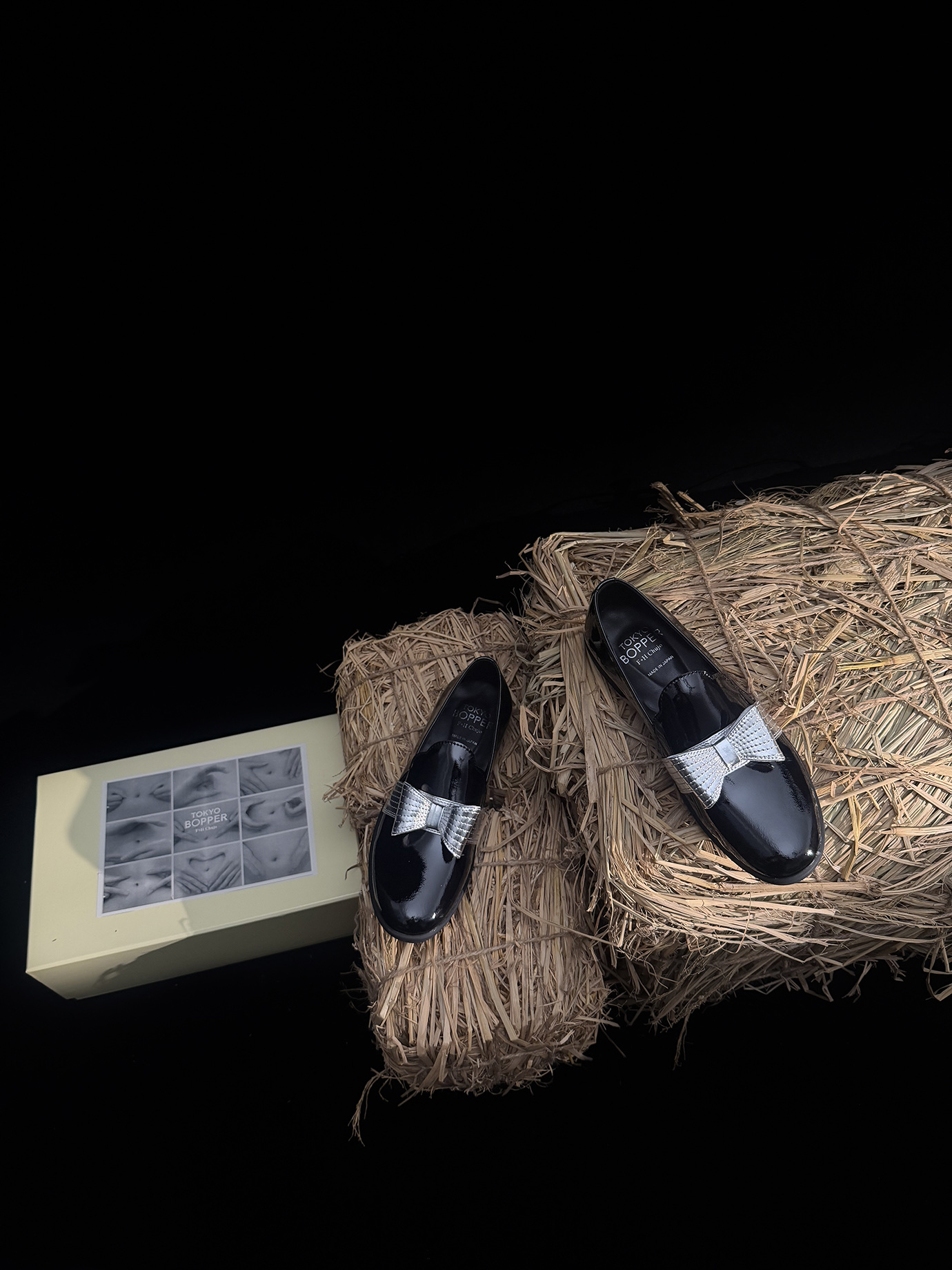 NO:883264,We have been making purchases all year round, and we sell Tokyo Bopper bow shoes, a niche and trendy product!  Xiaohongshu grass-growing model ~ Tokyo purchasing agency is very popular. Original 1:1 customization and repeated debugging. Fabric original environmentally friendly cowhide/patent leather. Sheepskin lining. Sheepskin for foot pads. Exclusive molding of the original rubber outsole. Size 35-40. Price yuan, single shoes, cowhide, sheepskin.19860909常年做货款,小众小众潮品Tokyo Bopper蝴蝶结单鞋！小红书种草款～东京代购超火 原版1:1定制反复调试 面料原版环保牛皮/漆皮 内里羊皮 垫脚羊皮 大底独家开模原版橡胶大底 码数35-40 价格元,单鞋,cowhide,sheepskin,Women's Shoes