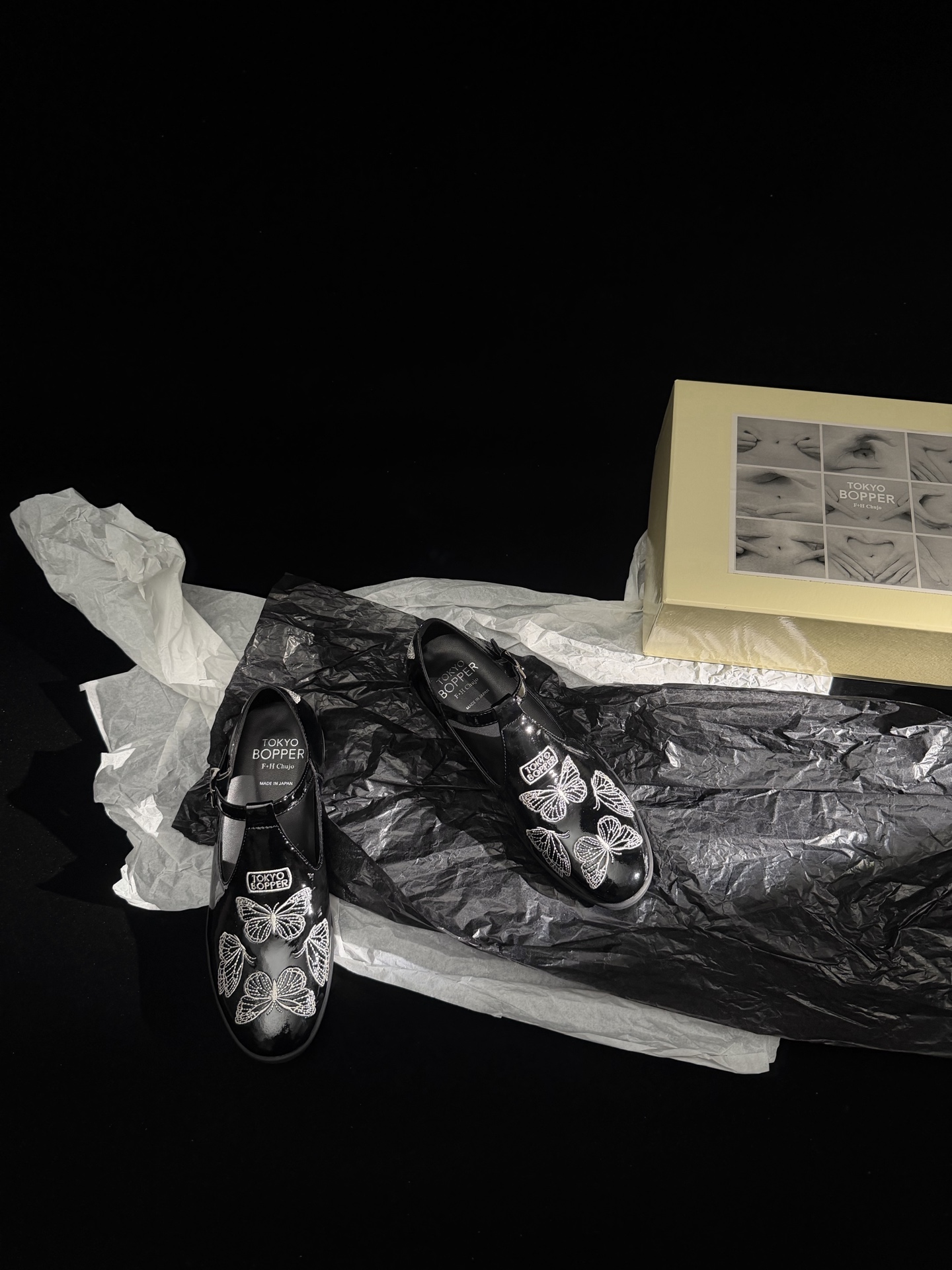 NO:883219,2026 early spring new niche fashion product Tokyo Bopper butterfly series!  Xiaohongshu grass-growing model ~ Tokyo purchasing agency is very popular. Original 1:1 customization and repeated debugging. Fabric original environmentally friendly cowhide/patent leather. Sheepskin lining. Sheepskin for foot pads. Exclusive molding of the original rubber outsole. Size 35-40. Price yuan, single shoes, cowhide, sheepskin.198609092026早春新款小众潮品Tokyo Bopper蝴蝶系列！小红书种草款～东京代购超火 原版1:1定制反复调试 面料原版环保牛皮/漆皮 内里羊皮 垫脚羊皮 大底独家开模原版橡胶大底 码数35-40 价格元,单鞋,cowhide,sheepskin,Women's Shoes