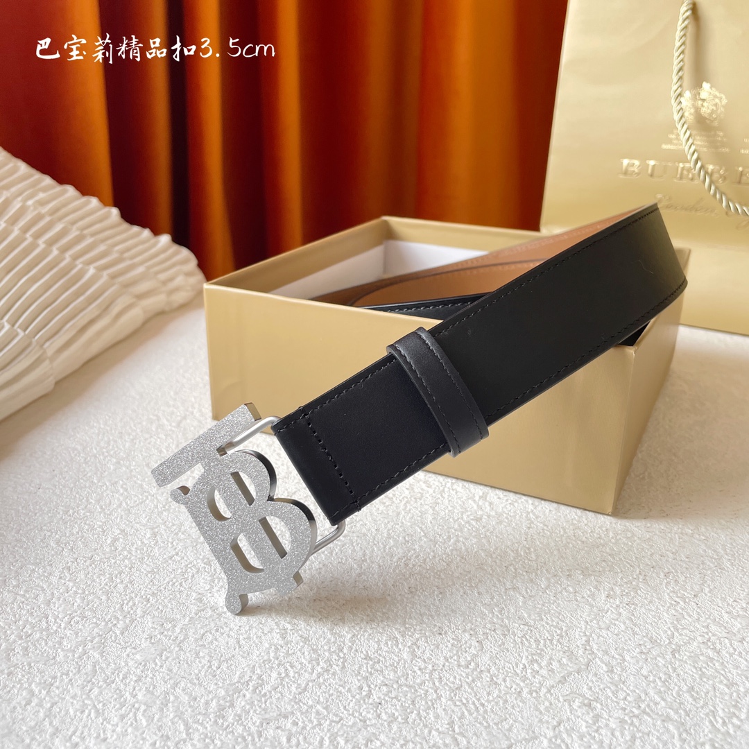 Cinturón de cuero clásico de Burberry, de fabricación italiana, con parte inferior de liso negro clásico, hebilla con l…