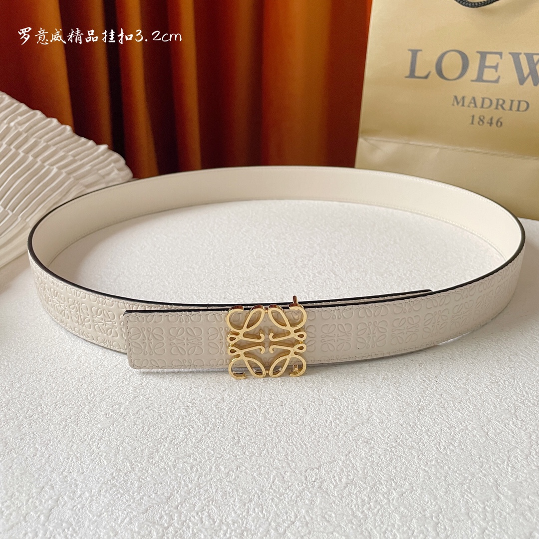 P LOEWE (罗意威) 专柜同款 新款压花 选用柔软双面小牛皮制作，时尚百搭，宽3.2cm