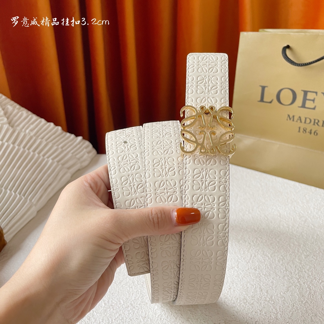 P LOEWE (罗意威) 专柜同款 新款压花 选用柔软双面小牛皮制作，时尚百搭，宽3.2cm