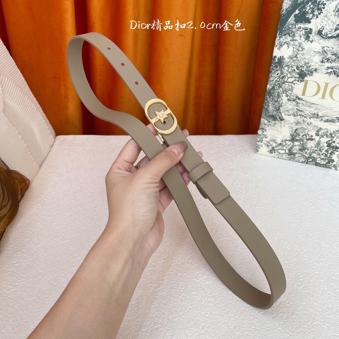 Dior新款腰带 采用精致头层皮制作 手感柔软 舒适细腻 精品五角星珍珠扣