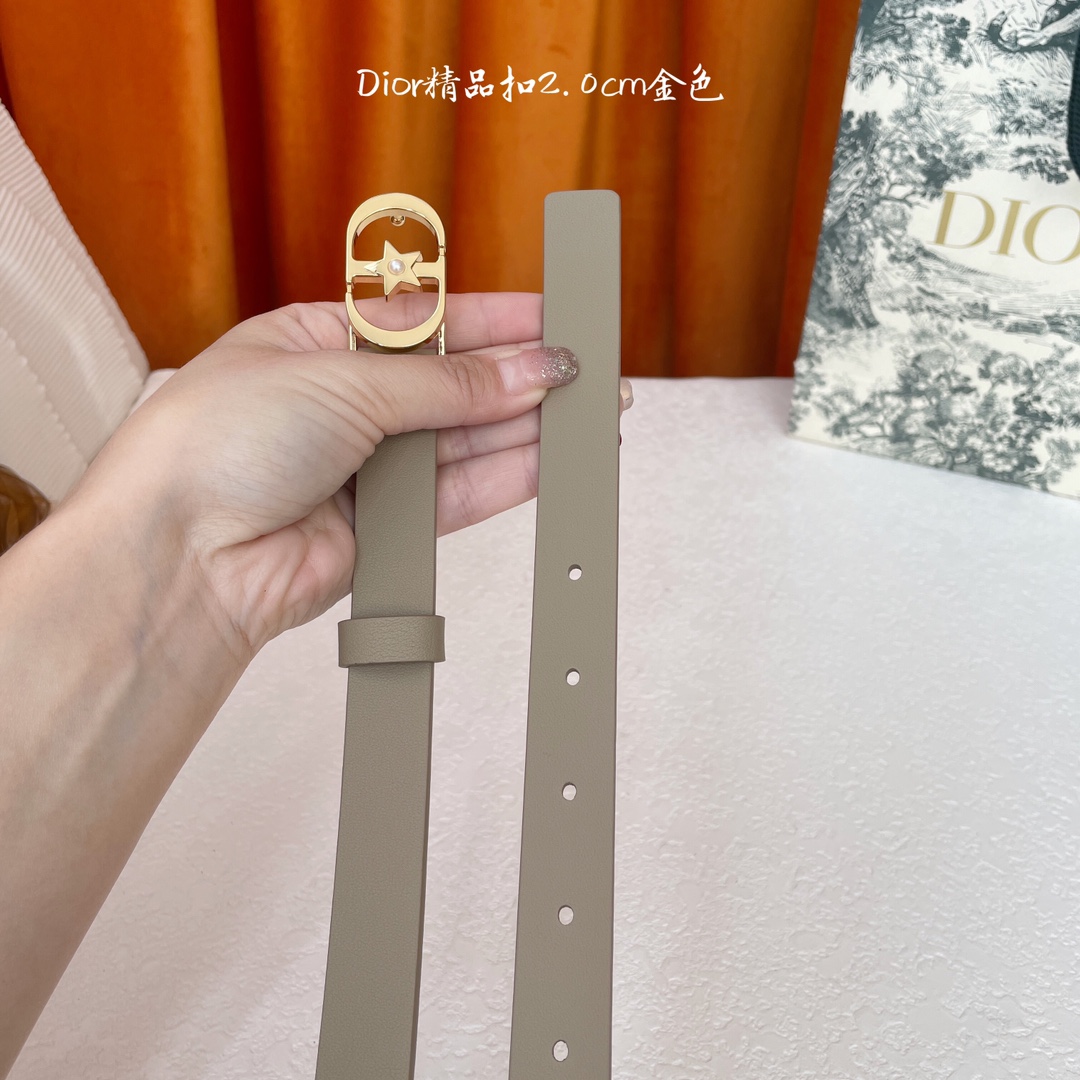 Dior新款腰带 采用精致头层皮制作 手感柔软 舒适细腻 精品五角星珍珠扣