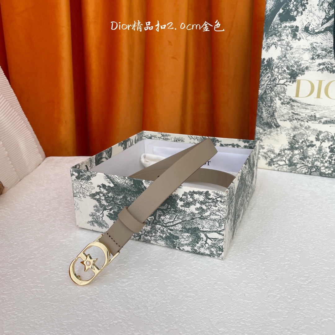 Dior新款腰带 采用精致头层皮制作 手感柔软 舒适细腻 精品五角星珍珠扣