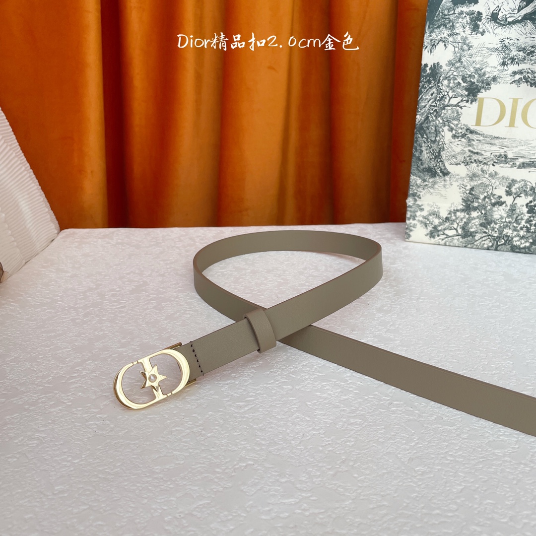 Dior新款腰带 采用精致头层皮制作 手感柔软 舒适细腻 精品五角星珍珠扣