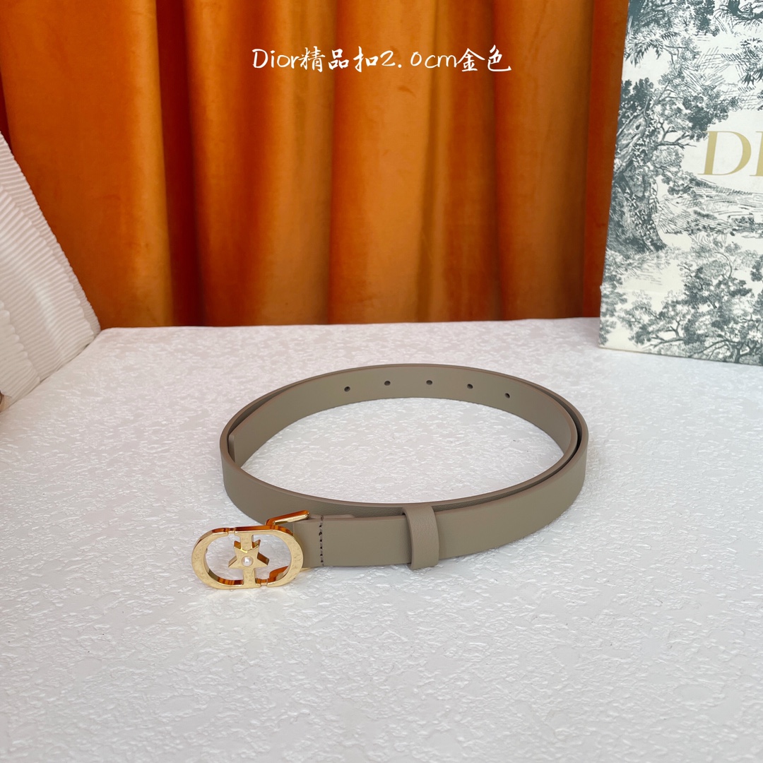 Dior新款腰带 采用精致头层皮制作 手感柔软 舒适细腻 精品五角星珍珠扣