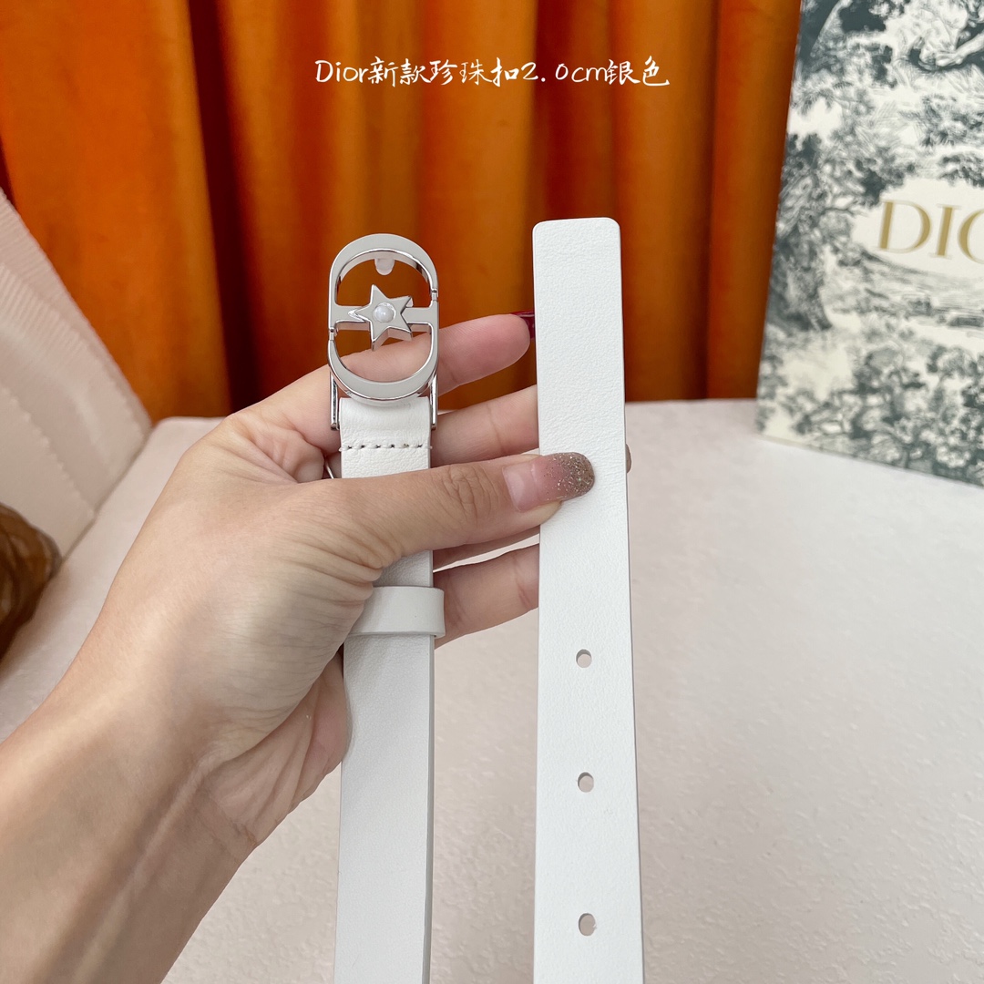 Dior新款腰带 采用精致头层皮制作 手感柔软 舒适细腻 精品五角星珍珠扣