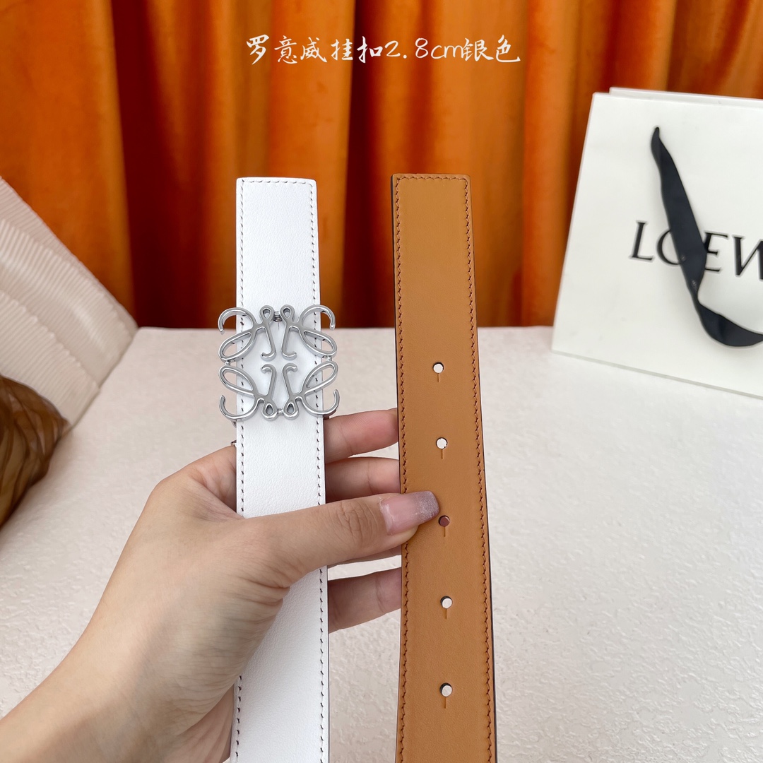 🅿️150  LOEWE (罗意威) 专柜同款 选用柔软双面小牛皮制作，时尚百搭，双面可用，宽2.8cm