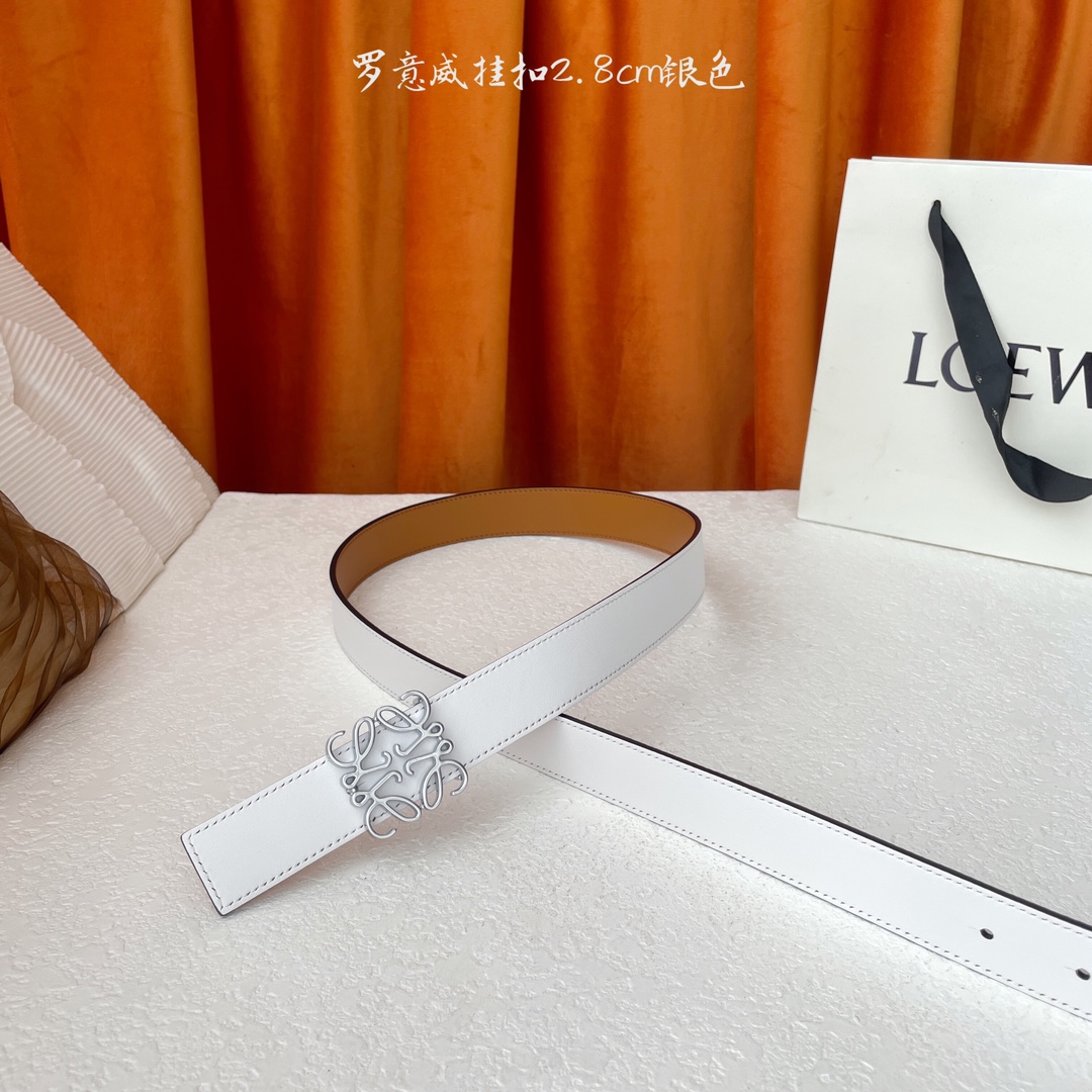 🅿️150  LOEWE (罗意威) 专柜同款 选用柔软双面小牛皮制作，时尚百搭，双面可用，宽2.8cm