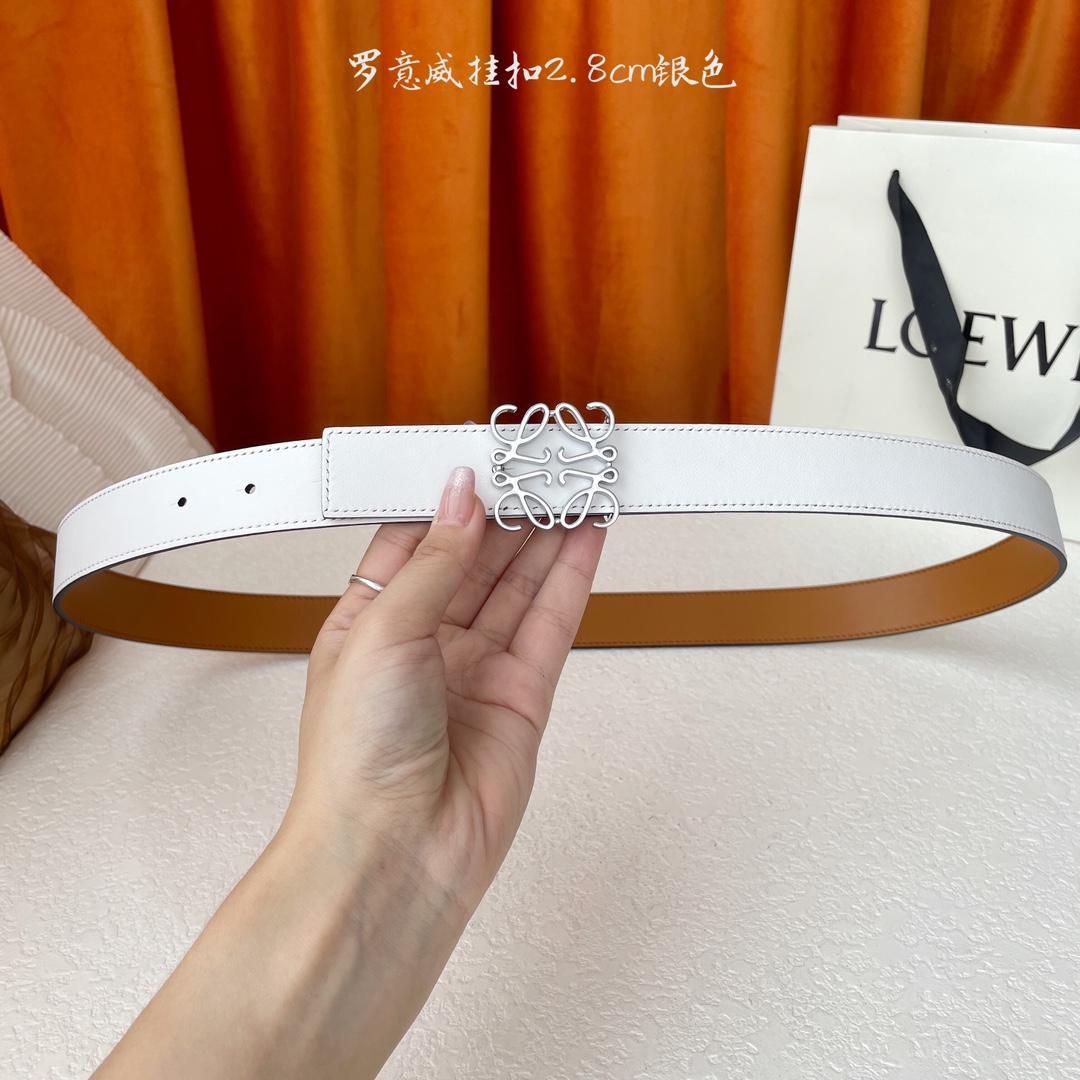 🅿️150  LOEWE (罗意威) 专柜同款 选用柔软双面小牛皮制作，时尚百搭，双面可用，宽2.8cm