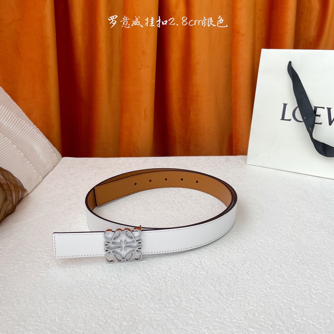 🅿️150  LOEWE (罗意威) 专柜同款 选用柔软双面小牛皮制作，时尚百搭，双面可用，宽2.8cm