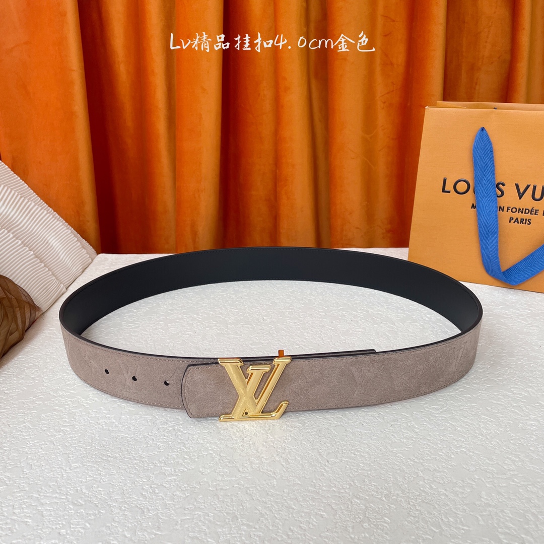  Lv新款双面进口牛皮，一面反绒压花，一面黑色平纹底，搭配精品电镀挂扣，精工制作，实物拍摄，休闲百搭，宽