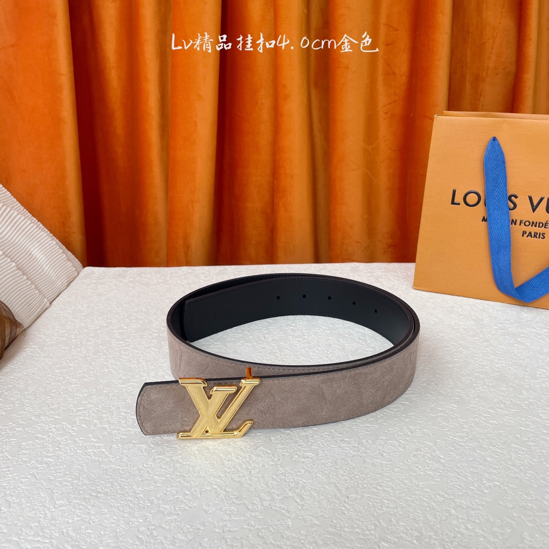  Lv新款双面进口牛皮，一面反绒压花，一面黑色平纹底，搭配精品电镀挂扣，精工制作，实物拍摄，休闲百搭，宽