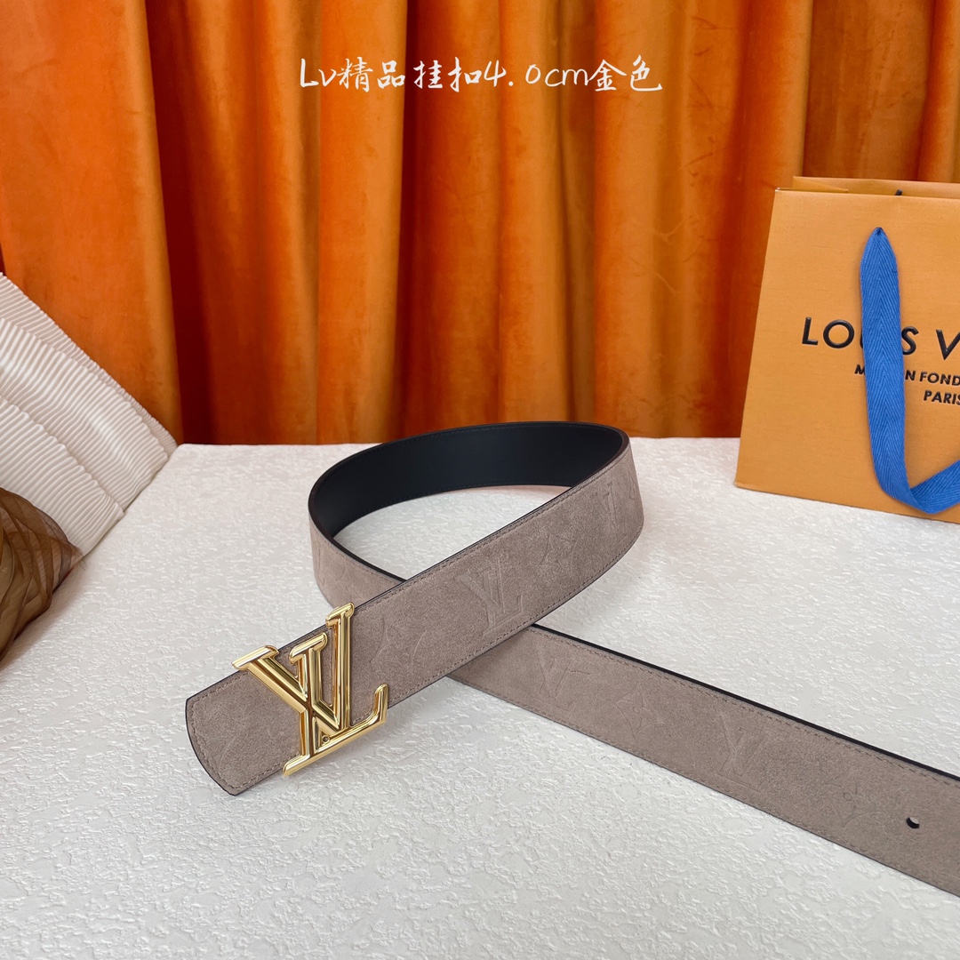  Lv新款双面进口牛皮，一面反绒压花，一面黑色平纹底，搭配精品电镀挂扣，精工制作，实物拍摄，休闲百搭，宽