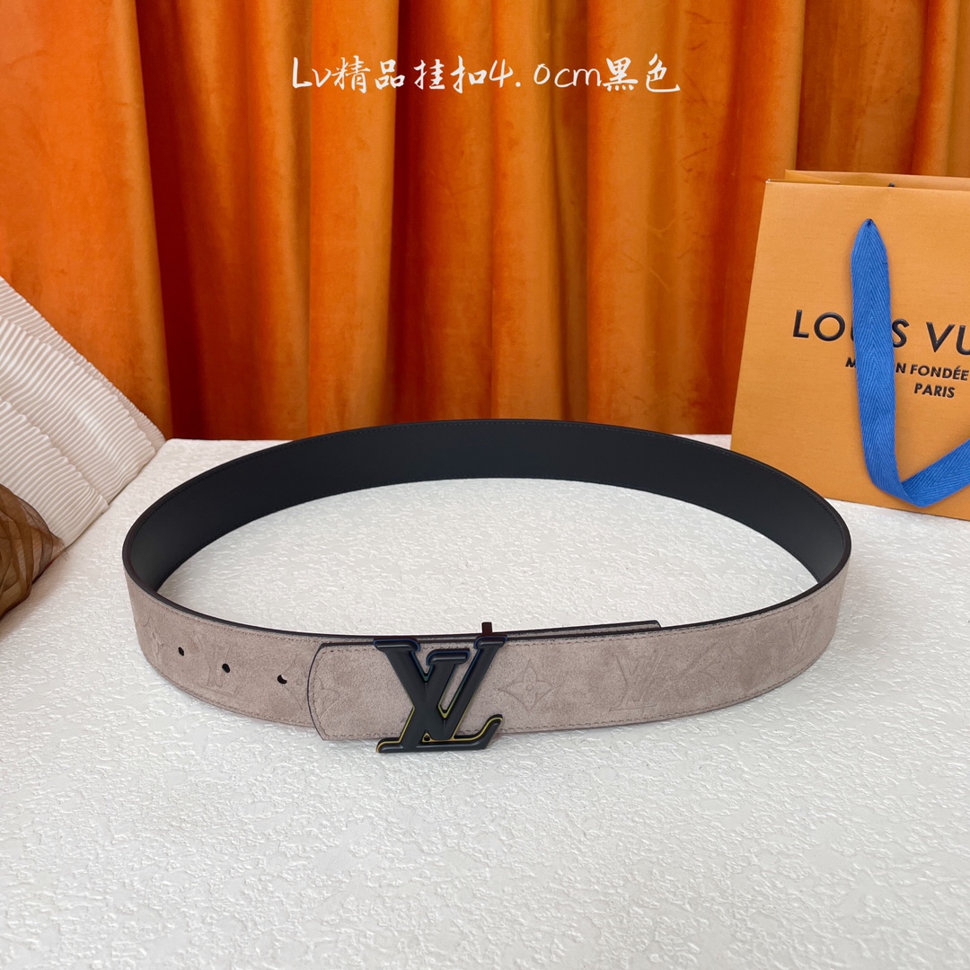 Lv新款双面进口牛皮，一面反绒压花，一面黑色平纹底，搭配精品电镀挂扣，精工制作，实物拍摄，休闲百搭，宽