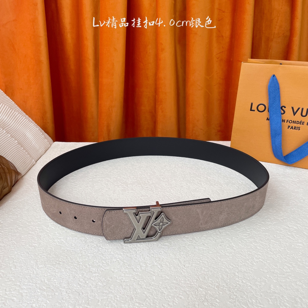  Lv新款双面进口牛皮，一面反绒压花，一面黑色平纹底，搭配精品电镀挂扣，精工制作，实物拍摄，休闲百搭，宽